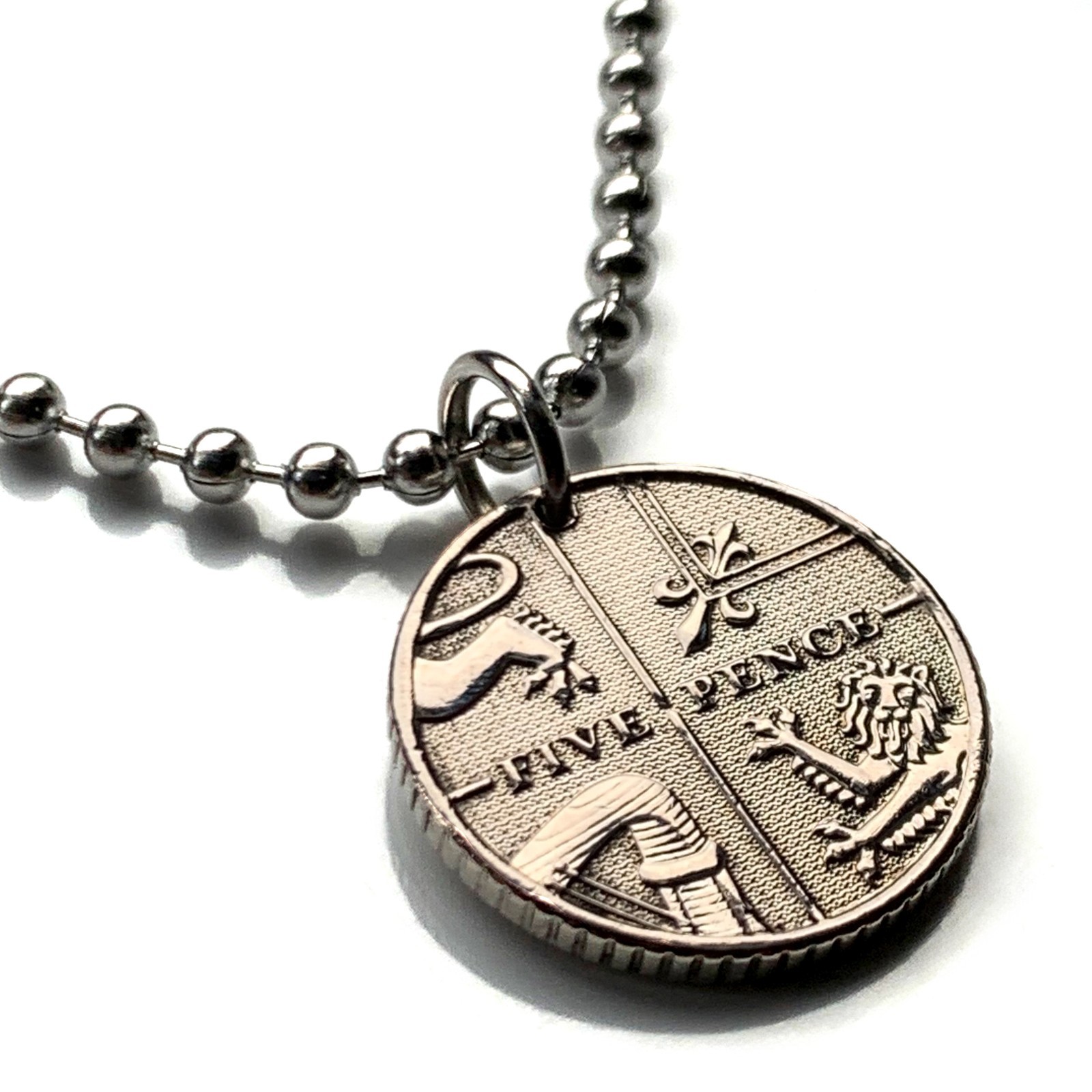 2014 British 5 Pence coin pendant English lion Irish harp London Belfast n002224