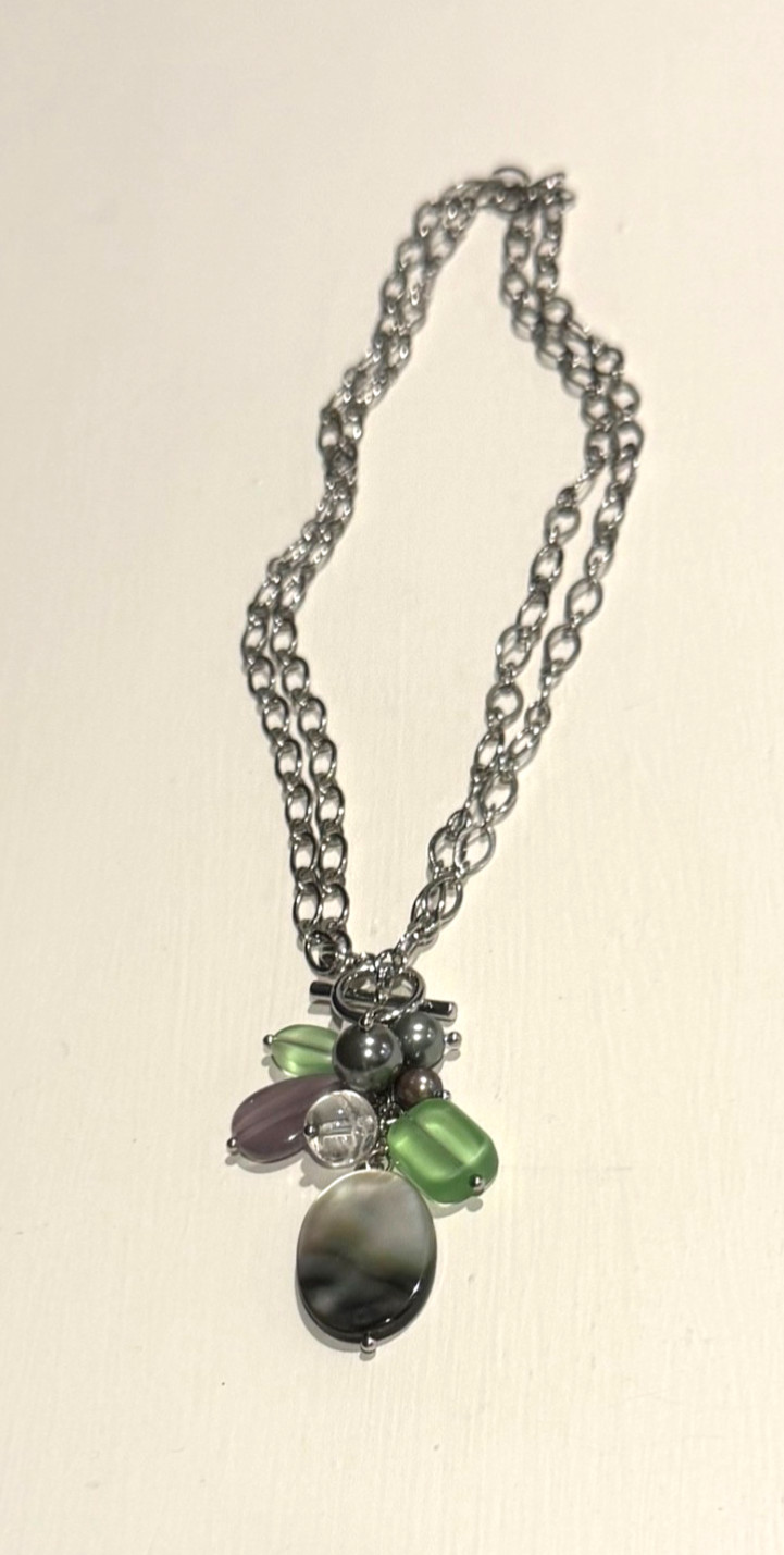 Lia Sophia Pistachio Cluster Necklace Mother of Pearl Glass Beads Excellent Cond