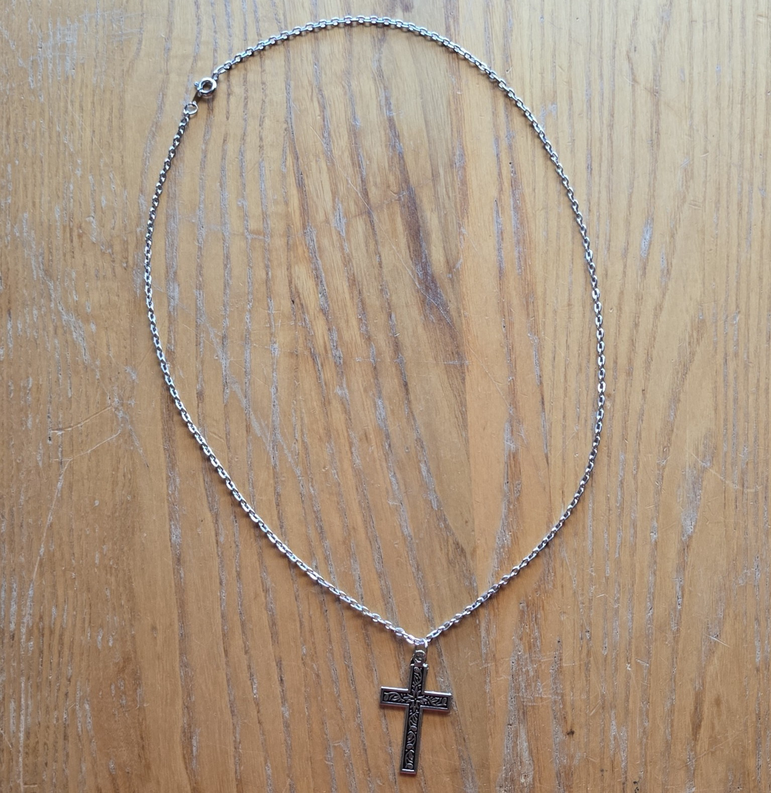 Silver Tone Metal Cross Pendant Necklace Curb Chain Spring Ring Clasp