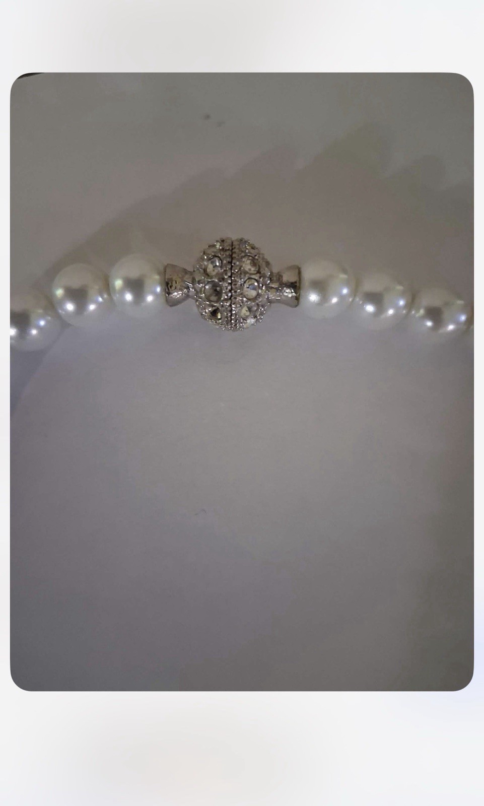 White Round Pearl Beaded Necklace, Silver Tone Rhinestone magnetic Clasp