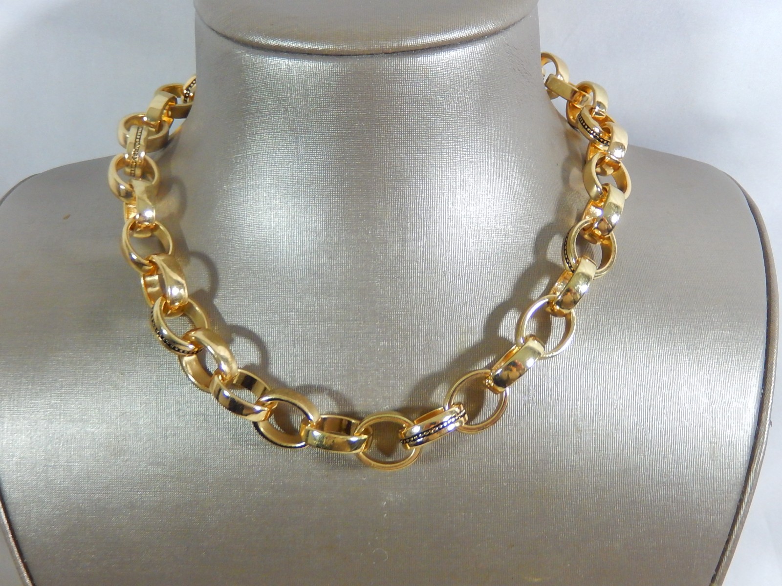 VTG CHUNKY OVAL ROLO LINK W BLACK ENAMEL DESIGN TONE 19″ NECKLACE SIGNED LS