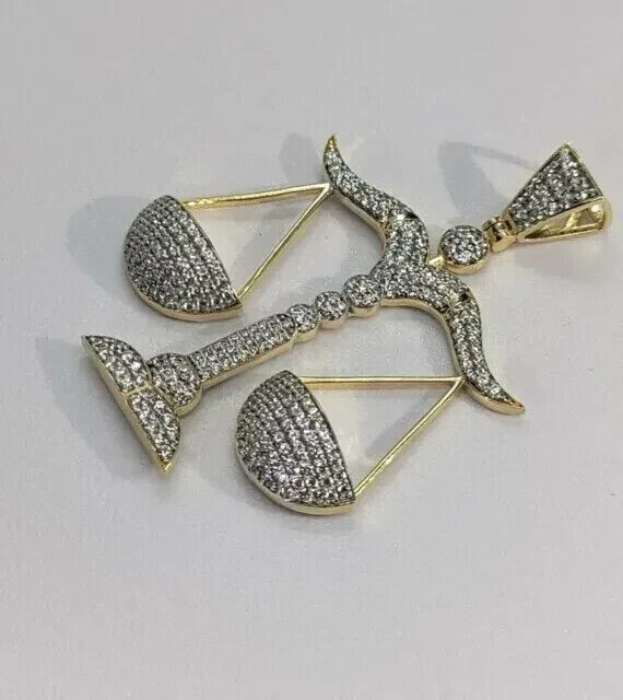 Round Cut Simulated Diamond Gorgeous Unisex Pendant In 14k Yellow Gold Plated