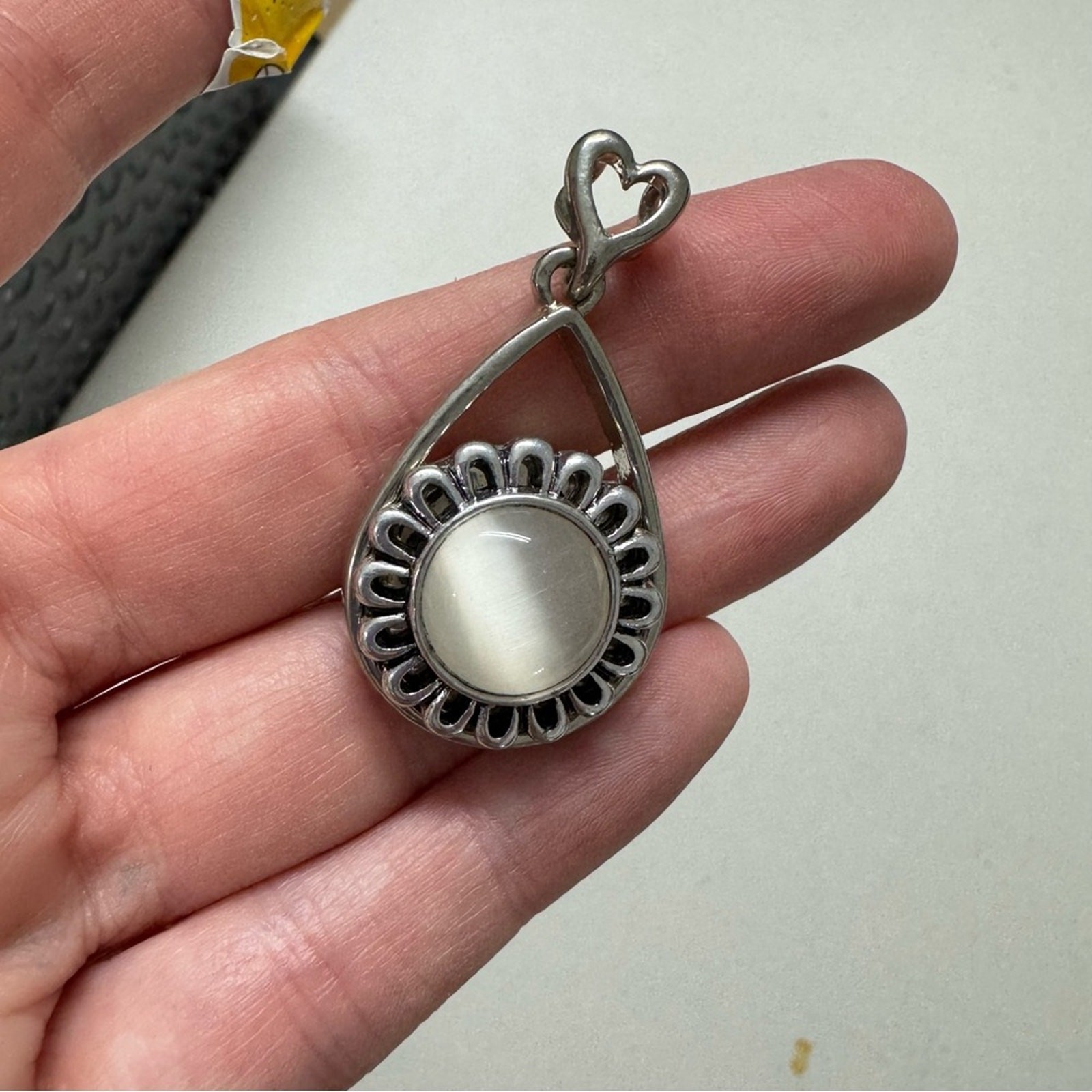 Silver Tone White Stone Pendant Necklace Unmarked Unknown Stone