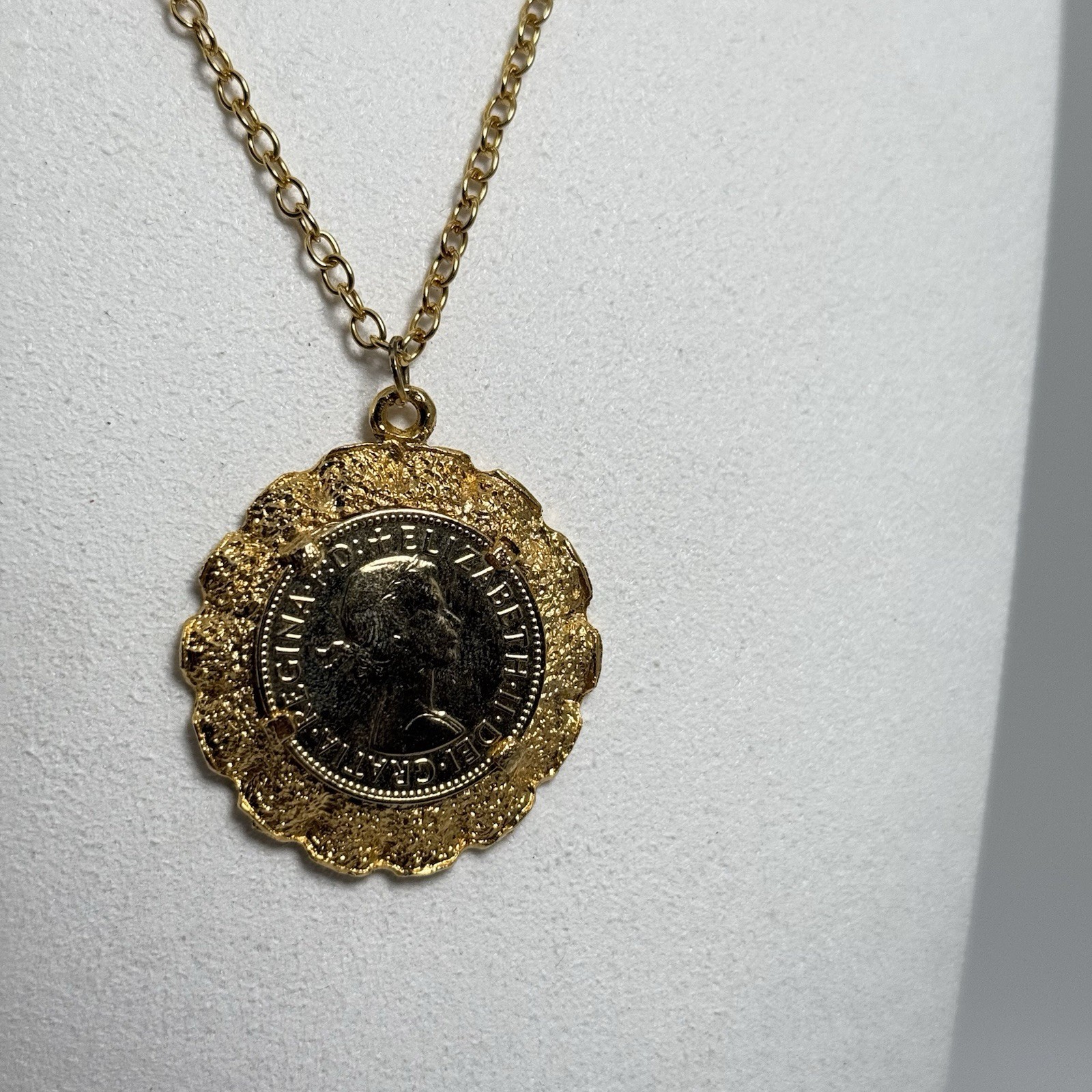 Necklace Vintage Queen Elizabeth II Coin Pendant Gold Tone Medallion Jewellery