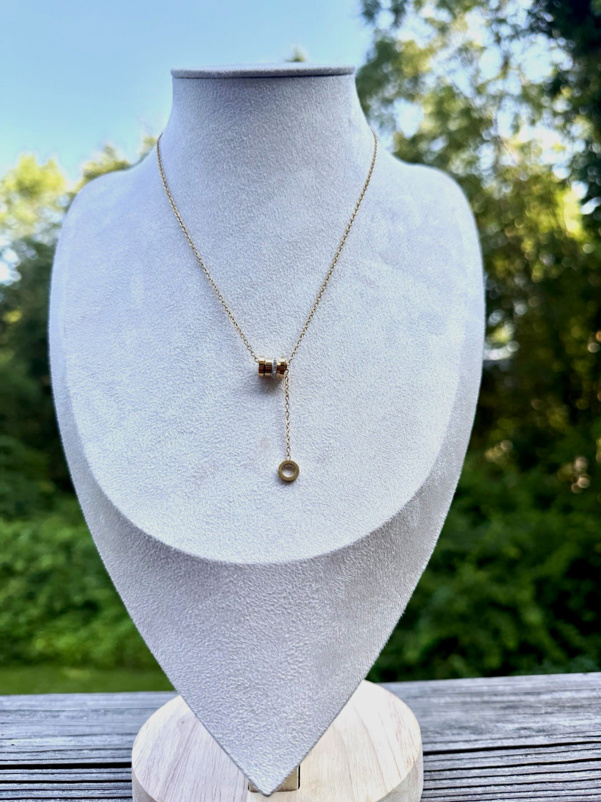 Gold Tone Metal Y Lariat Necklace w/ Round White Pearl Drop Pendant