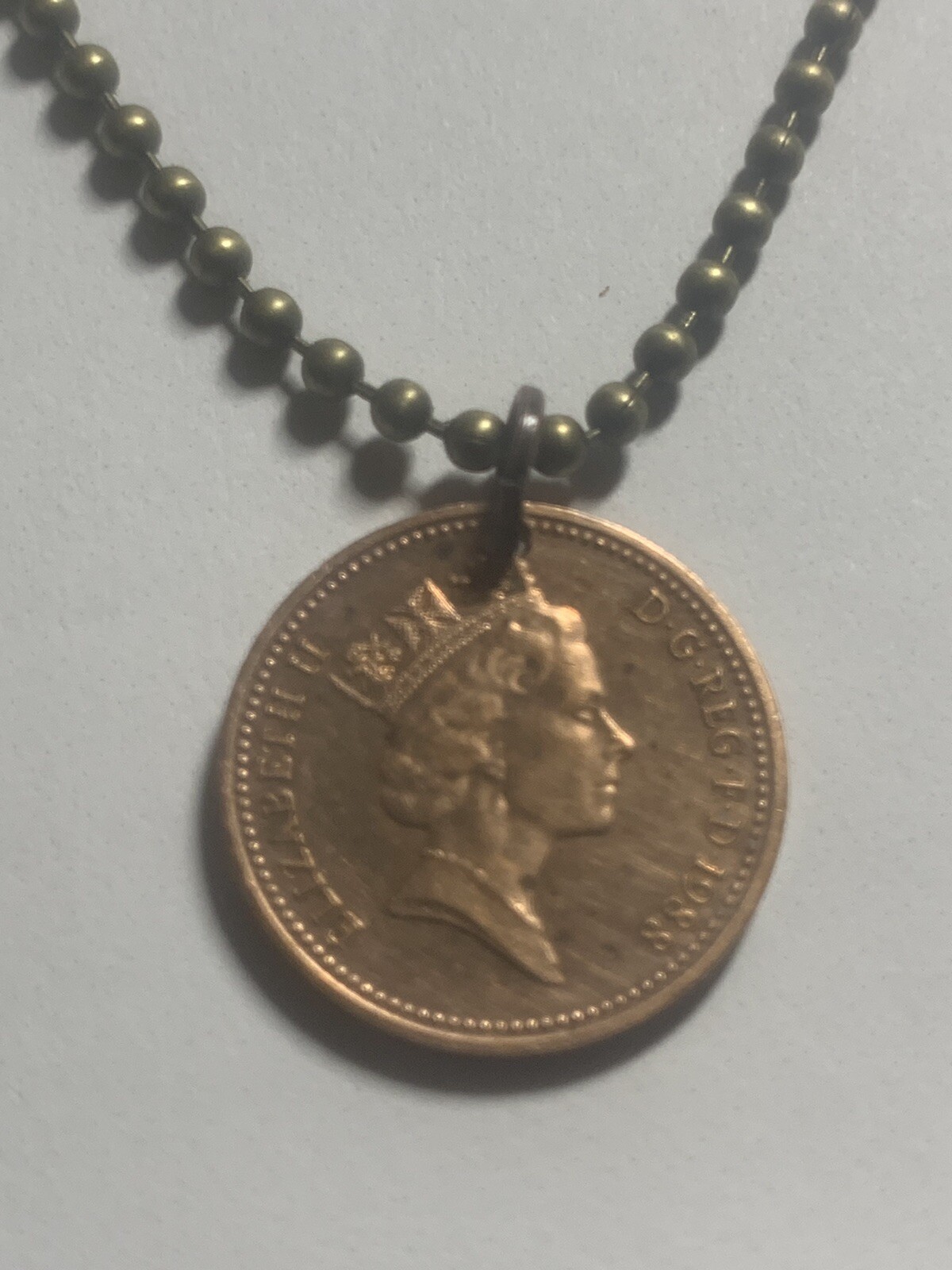 1988 United Kingdom Coin Pendant On 24” Chain British Queen Elizabeth. 🔥