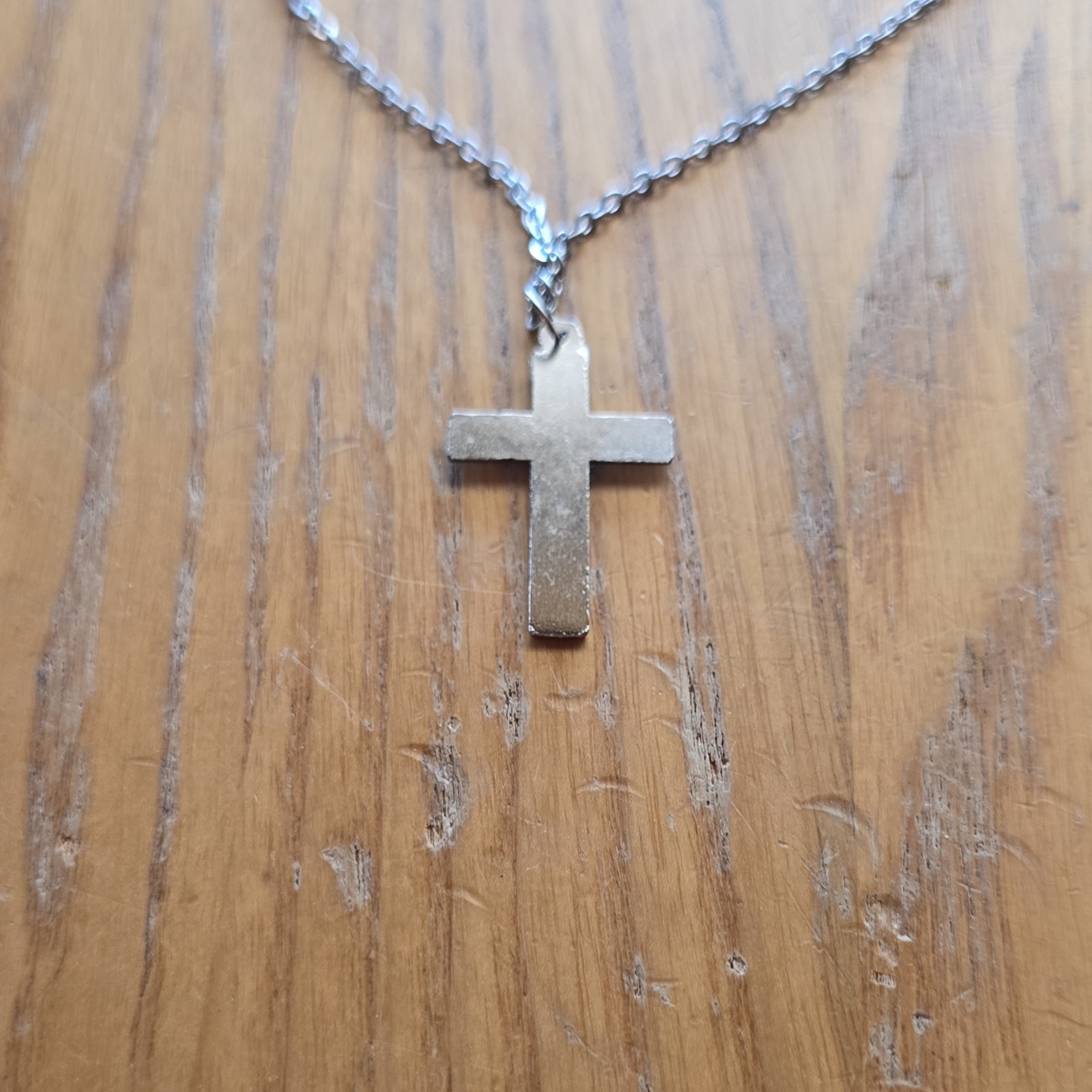 Silver Tone Metal Cross Pendant Necklace Curb Chain Spring Ring Clasp
