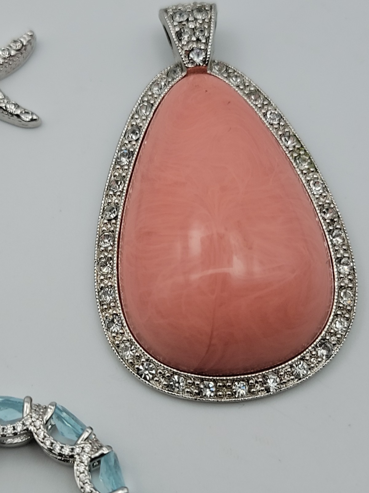5Pc Women Pendants Various Sizes