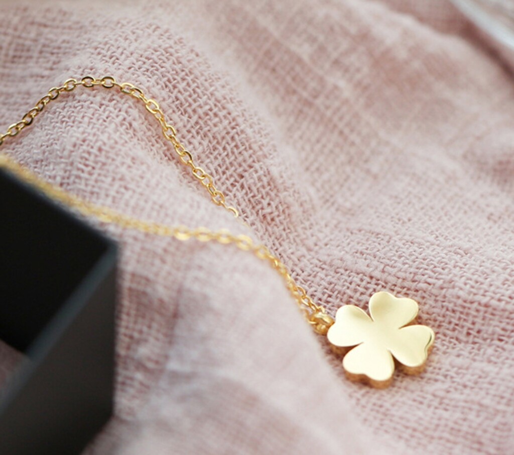 Women Girl Titanium Stainless Steel 15 mm Gold Four Leaf Clover Necklace 16-18″