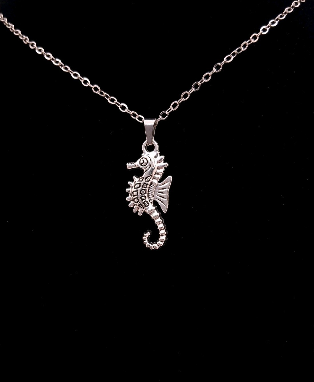 Seahorse Pendant Necklace Women’s Fashion Jewelry Gift Beach Silvery Toned