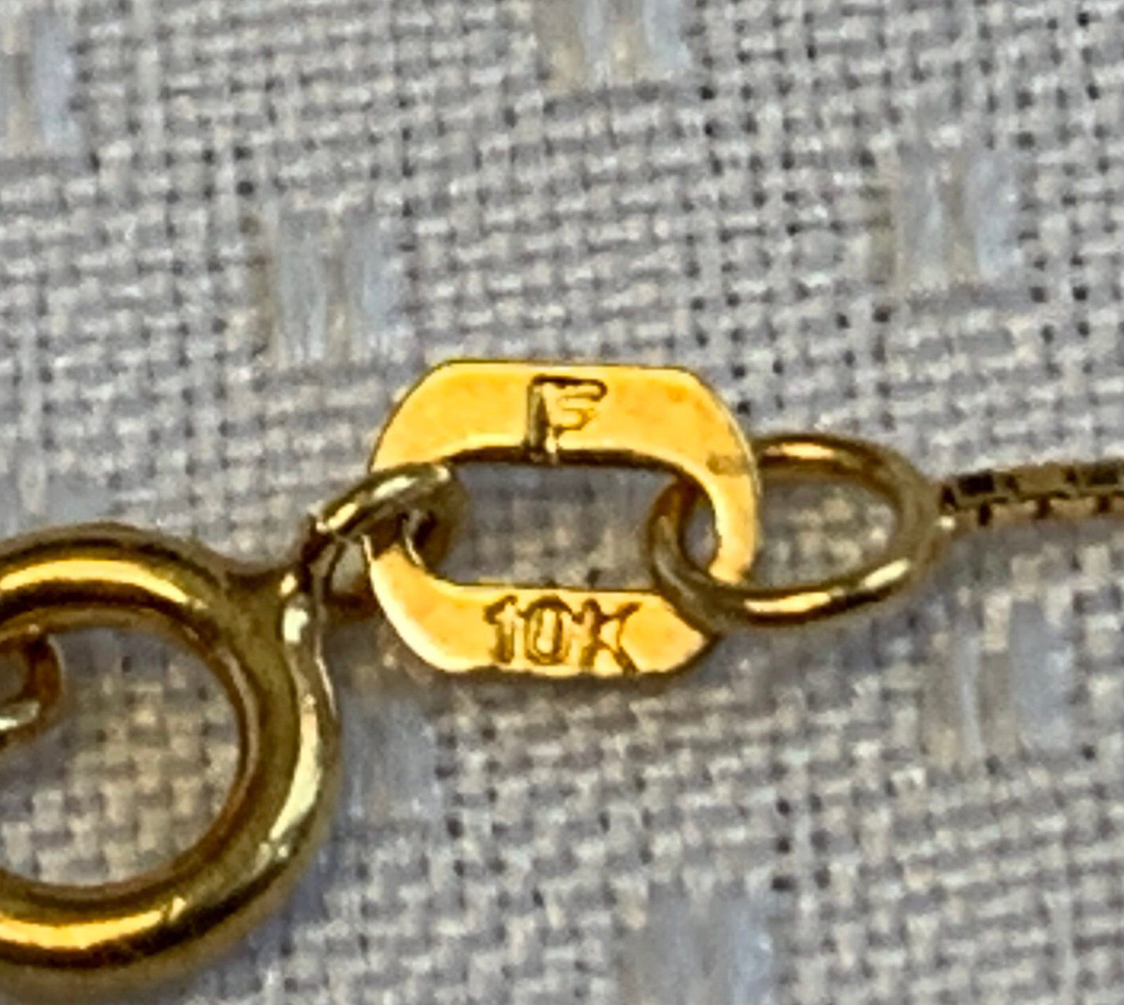 10K Yellow Gold Necklace 2.7g Jewelry 18″ Box Chain Curved Orange Stone *READ*