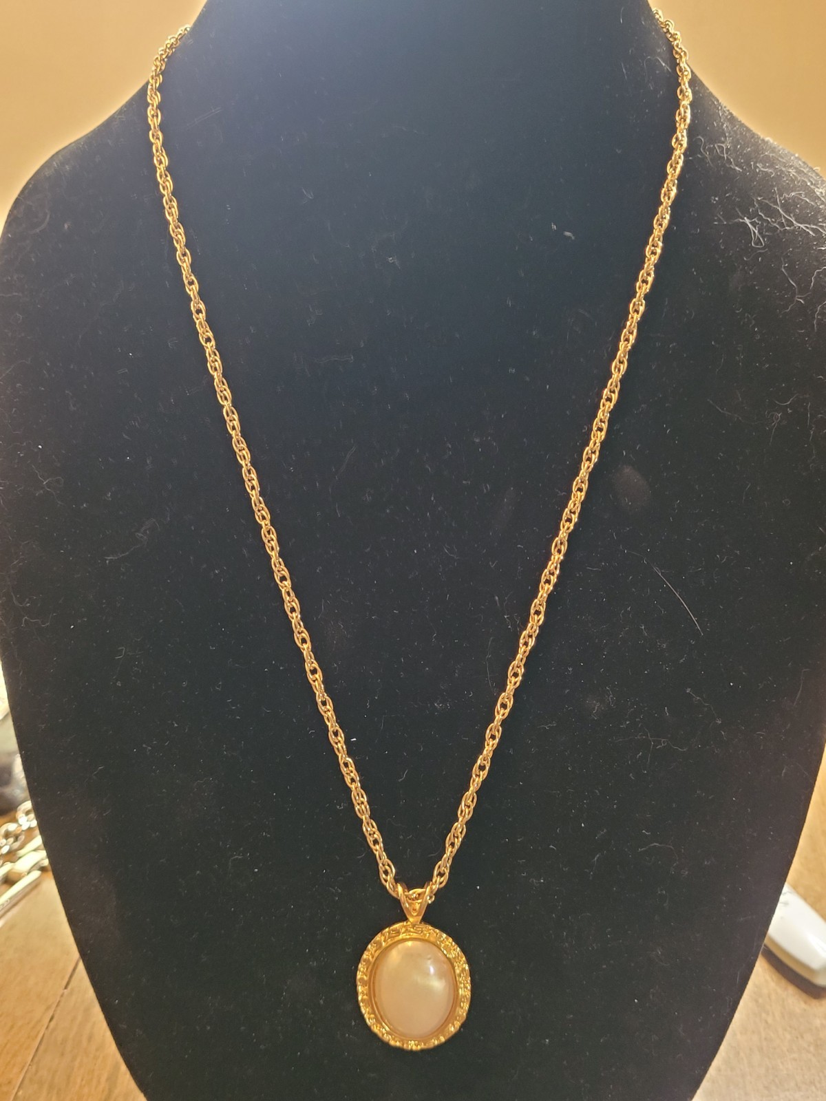 Gold Tone Cable Chain Necklace Oval Opalite Glass Charm Pendant Spring Ring