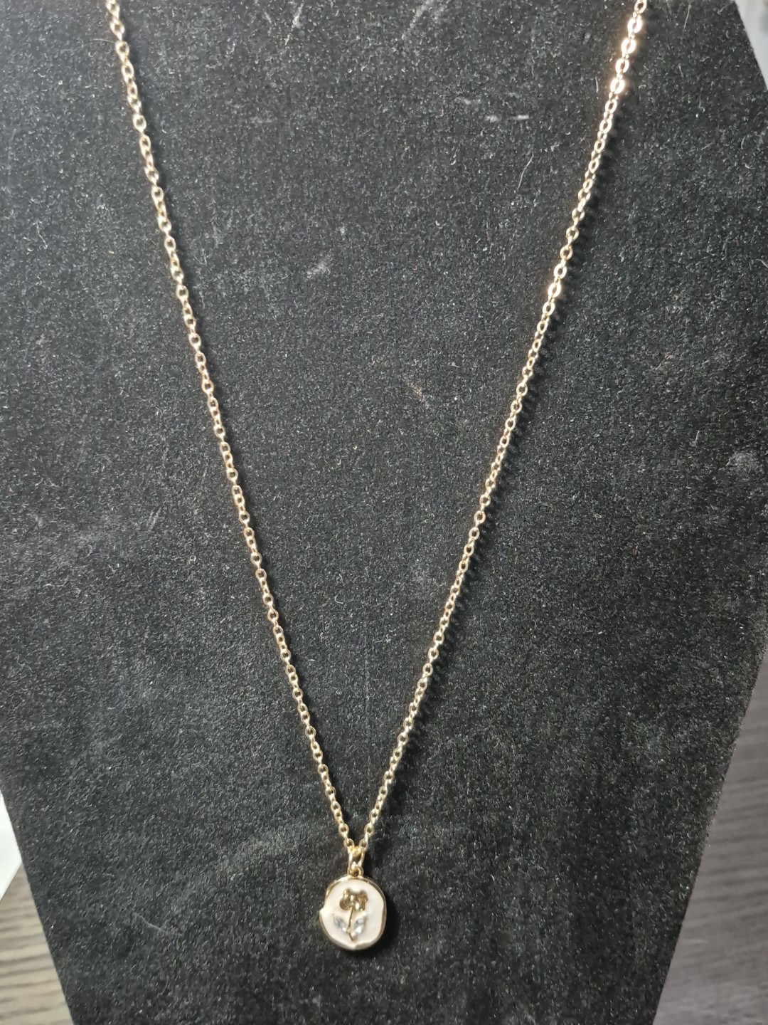 Gold Tone Rose Pendant Adjustable Fashion Necklace 15″-17″