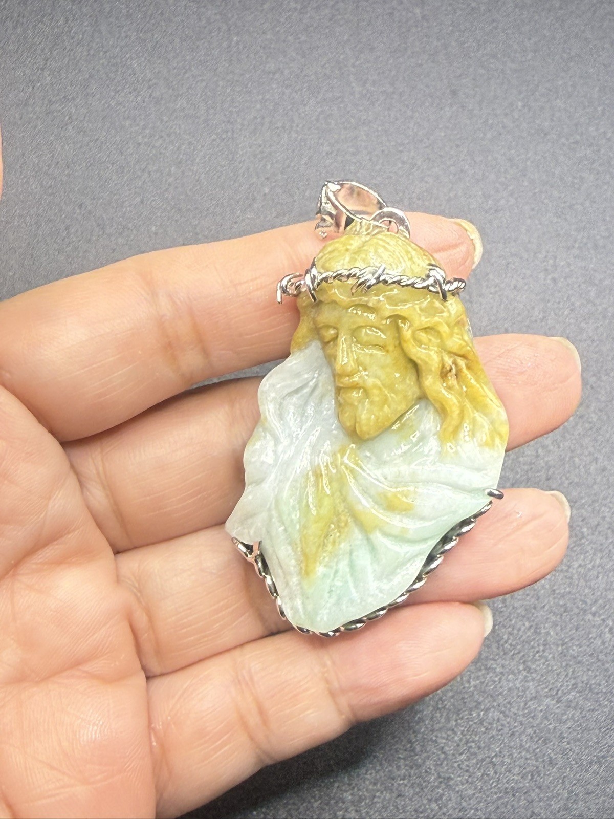 100% Natural Jade Jesus Pendant . 100% Natural Color. Mặt Chúa