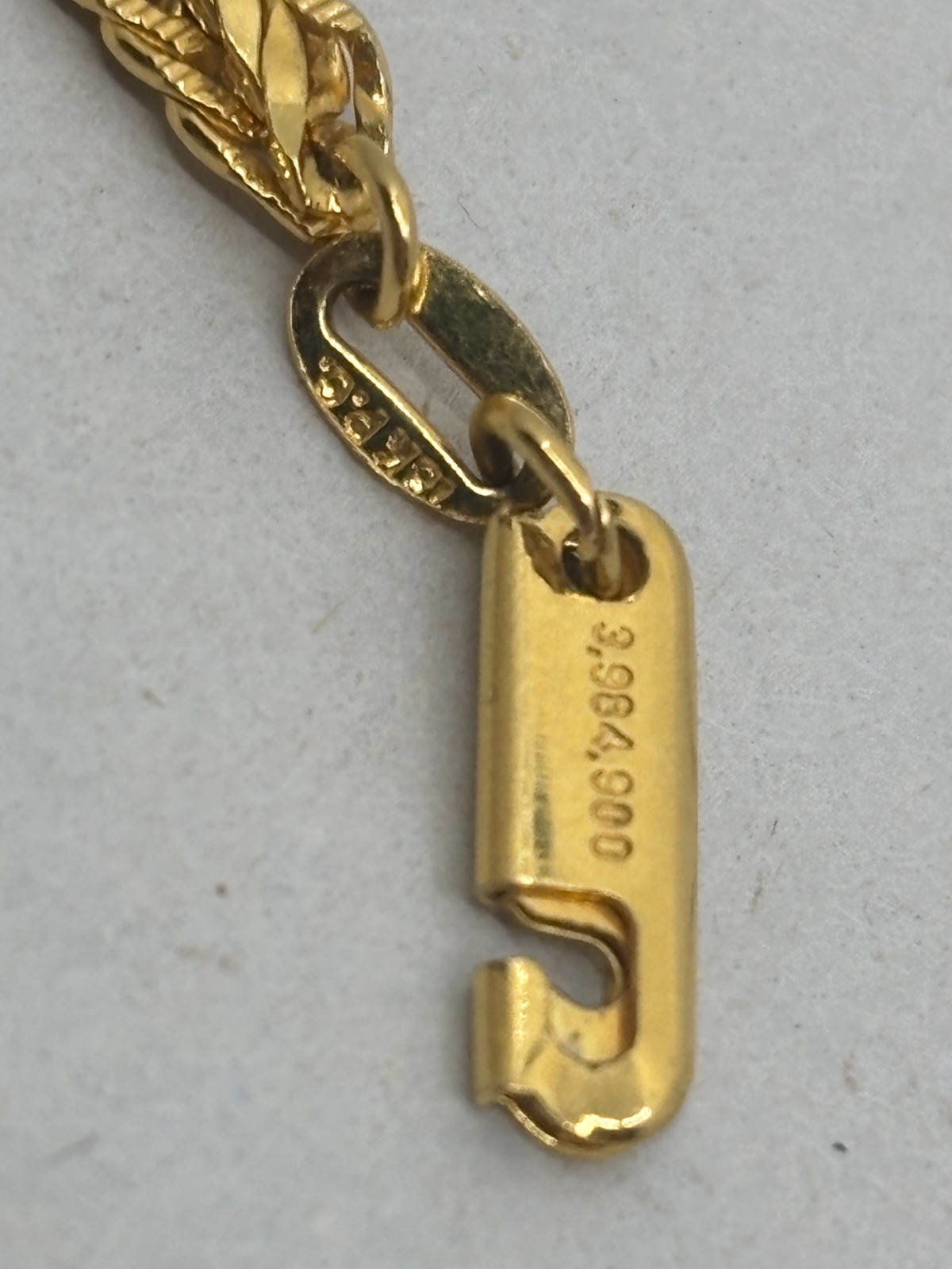 Gold Chain Necklace 18K Plated Gold 20in Woven Pattern Unisex Sturdy Flexible