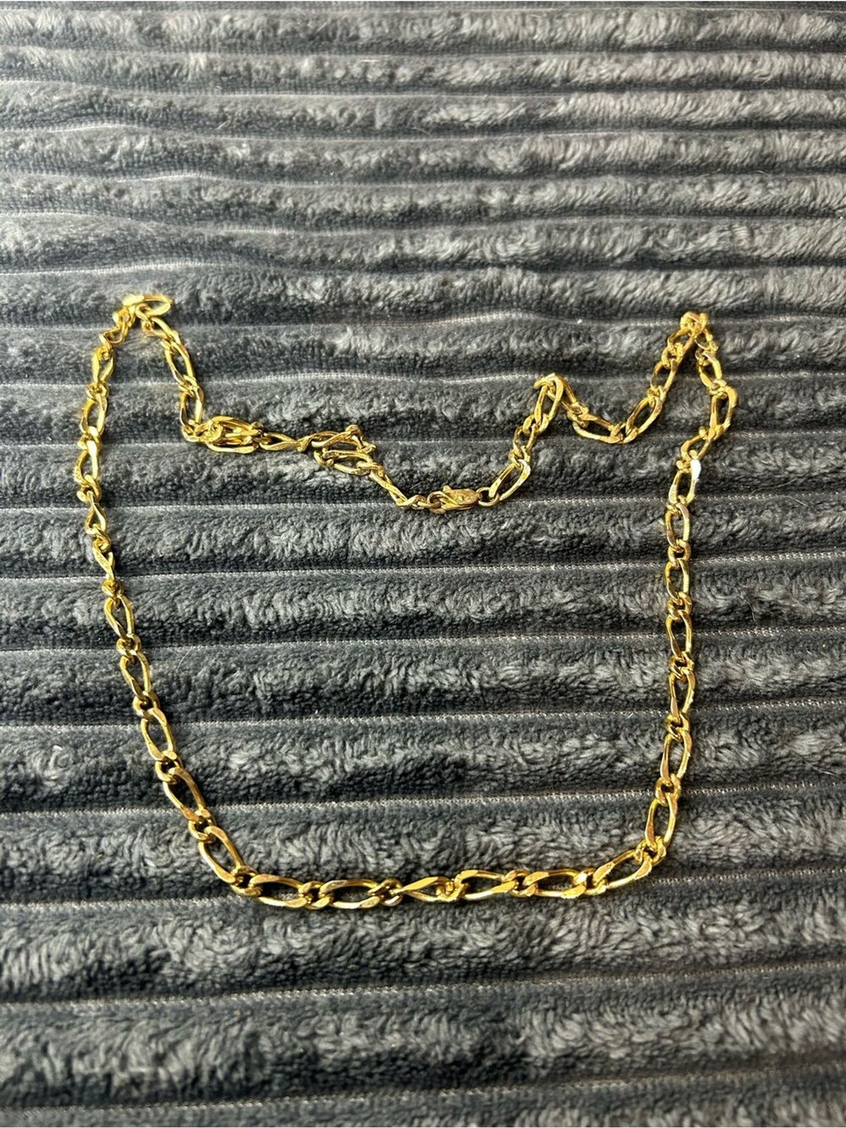 Vintage Gold Tone Figaro Link Chain Necklace Classic Minimalist Layering Collar