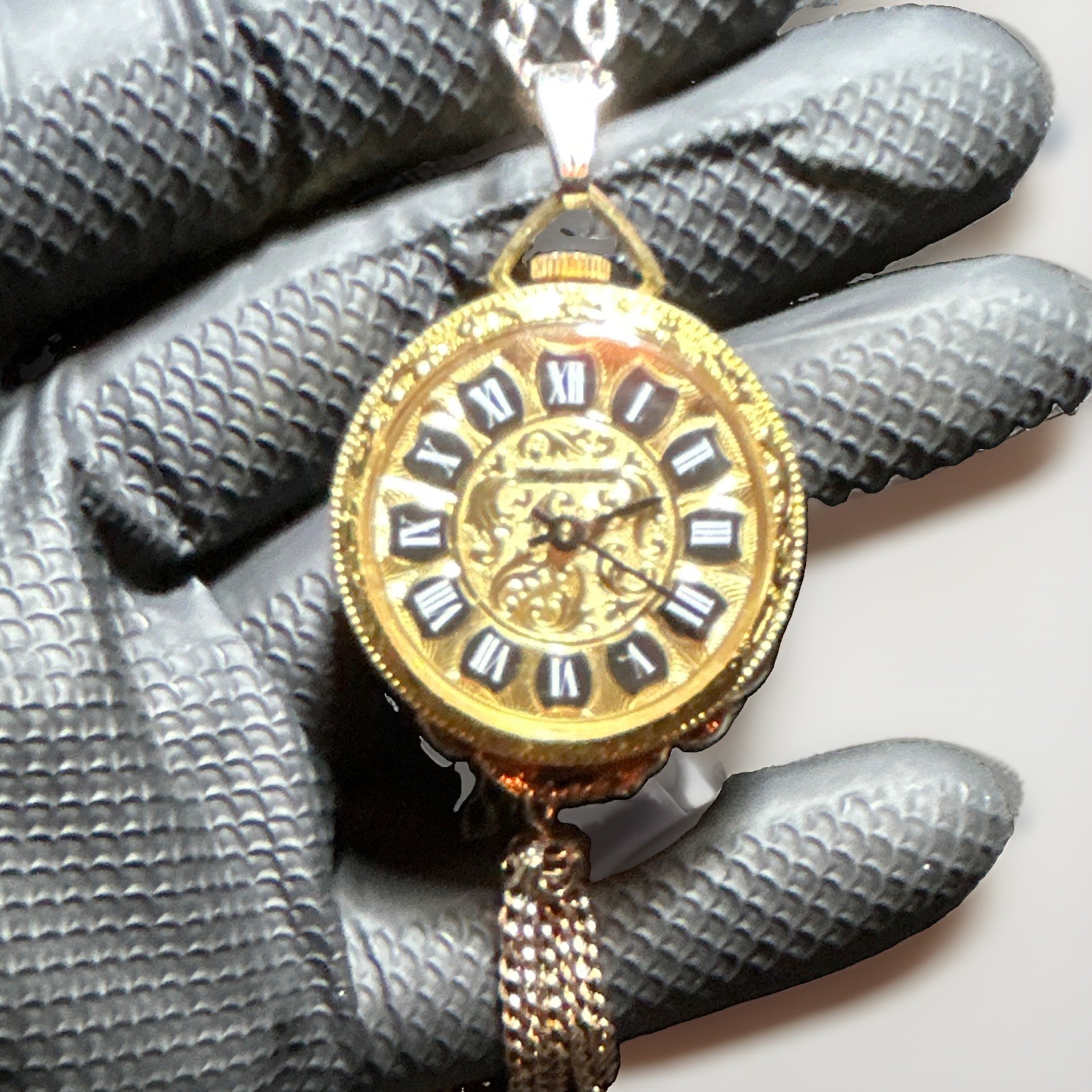 Working Vintage Gold Tone Lucerne Cameo Charm Pendant Necklace w/ Cable Chain