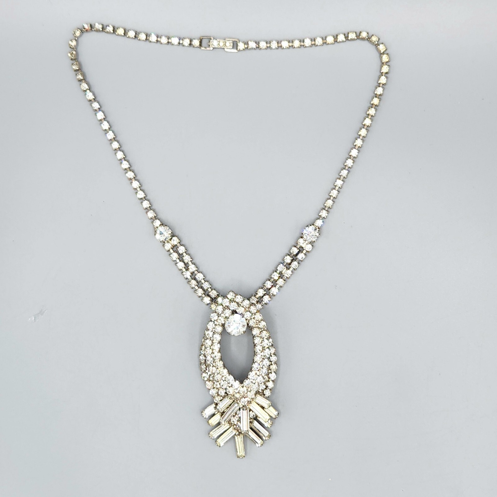 Vintage Unsigned Designer Clear Baguette Chaton Rhinestone Lavalier Necklace 15″