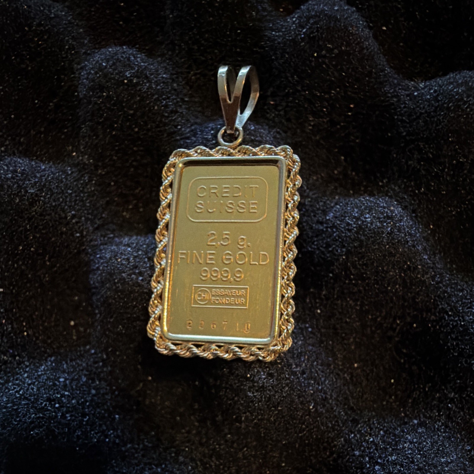 Credit Suisse 2.5g .9999 Fine Gold Bar & 14K Gold Bezel Pendant 3.71g