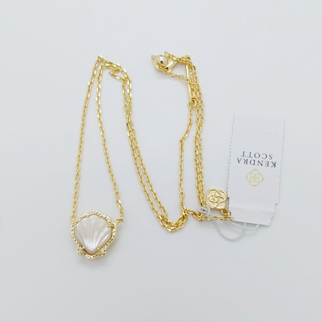 New Kendra Scott Brynne Gold Short Pendant Necklace In White Shell