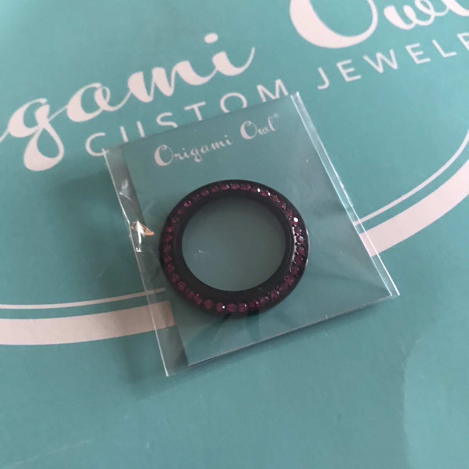 Authentic Origami Owl Medium Black w/Fuchsia Crystal Twist FACE “New in Pkg”