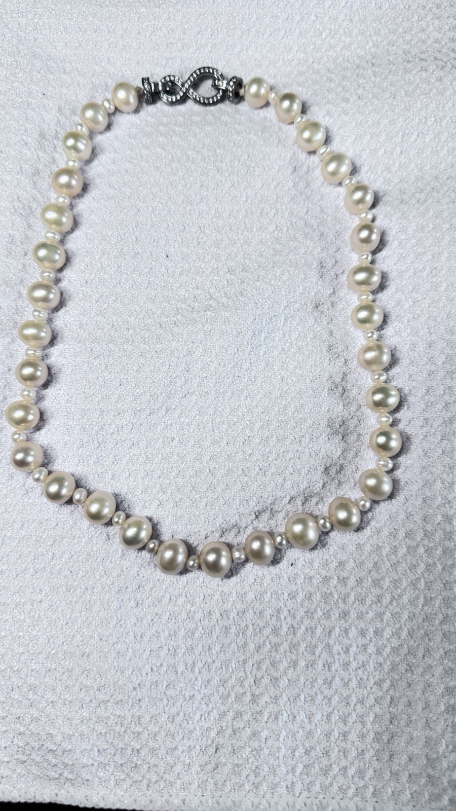 High-quality freshwater pearls with natural aurora luster. (11mm–12mm)