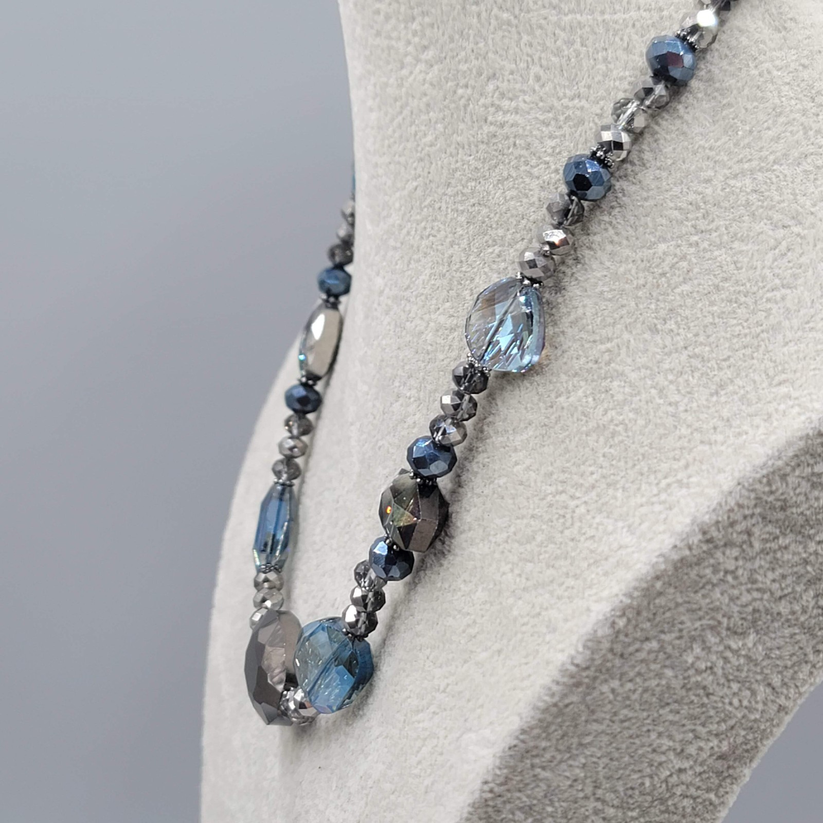Purple Blue Crystal Bead Necklace Silver tone Sparkle! 18″ – 20″