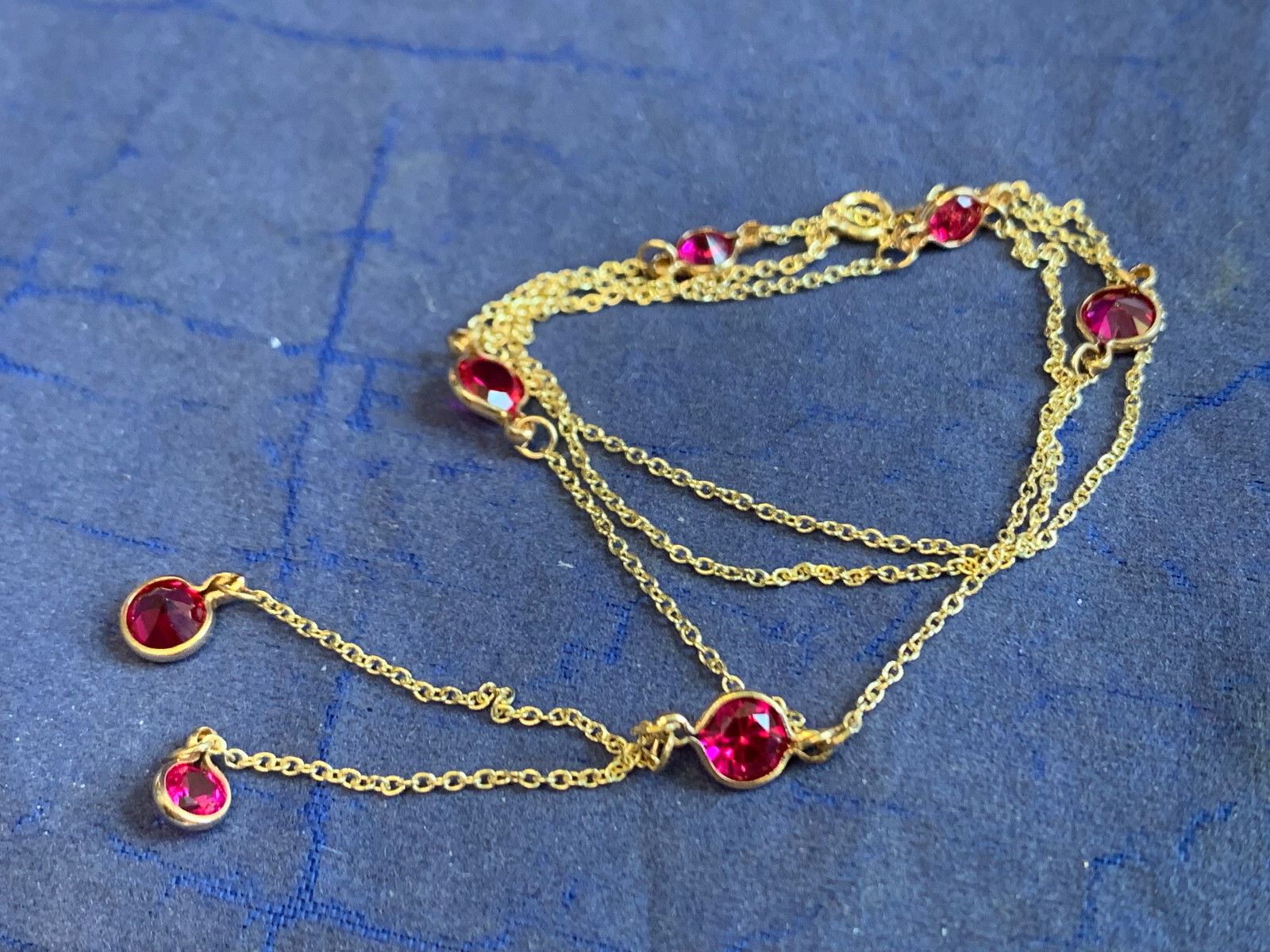 10K Yellow Gold Necklace 2.74g Fine Jewelry 17″ Ruby Color Stones *READ*