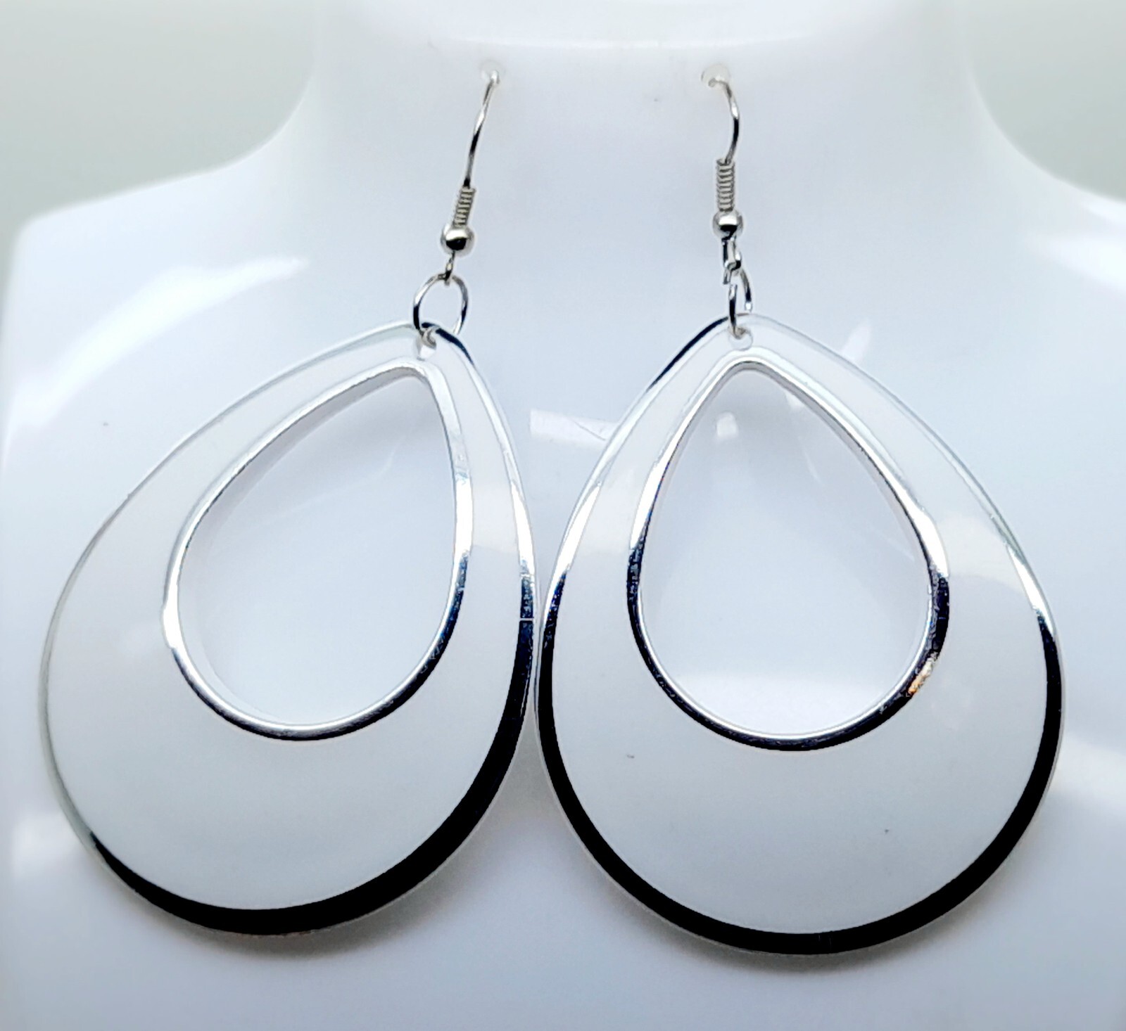 Thick size water drop shape White color Acrylic fashion dangle hoop Earrings