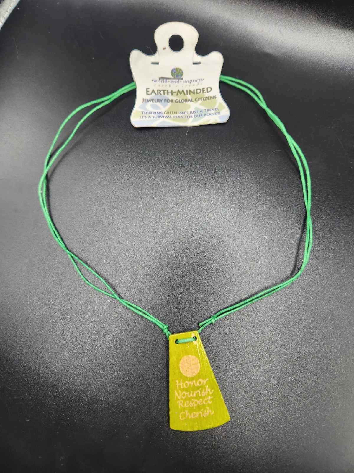 #0381 – NWT World End Imports Earth-Minded Green Pendant Cord Necklace Eco…