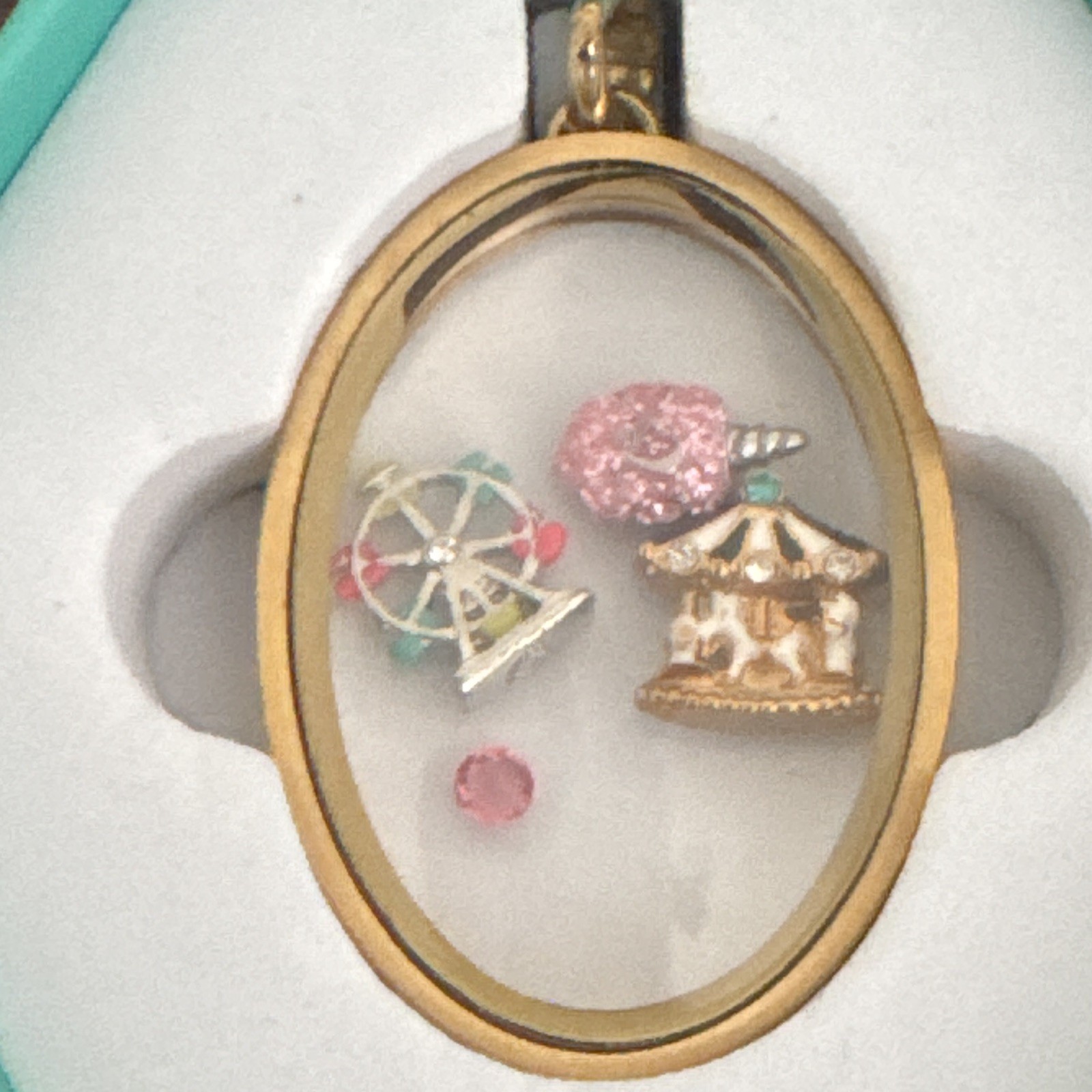 Origami Owl Gold Tone Oval Carousel Charm Pendant Necklace Pink Crystal Toggle
