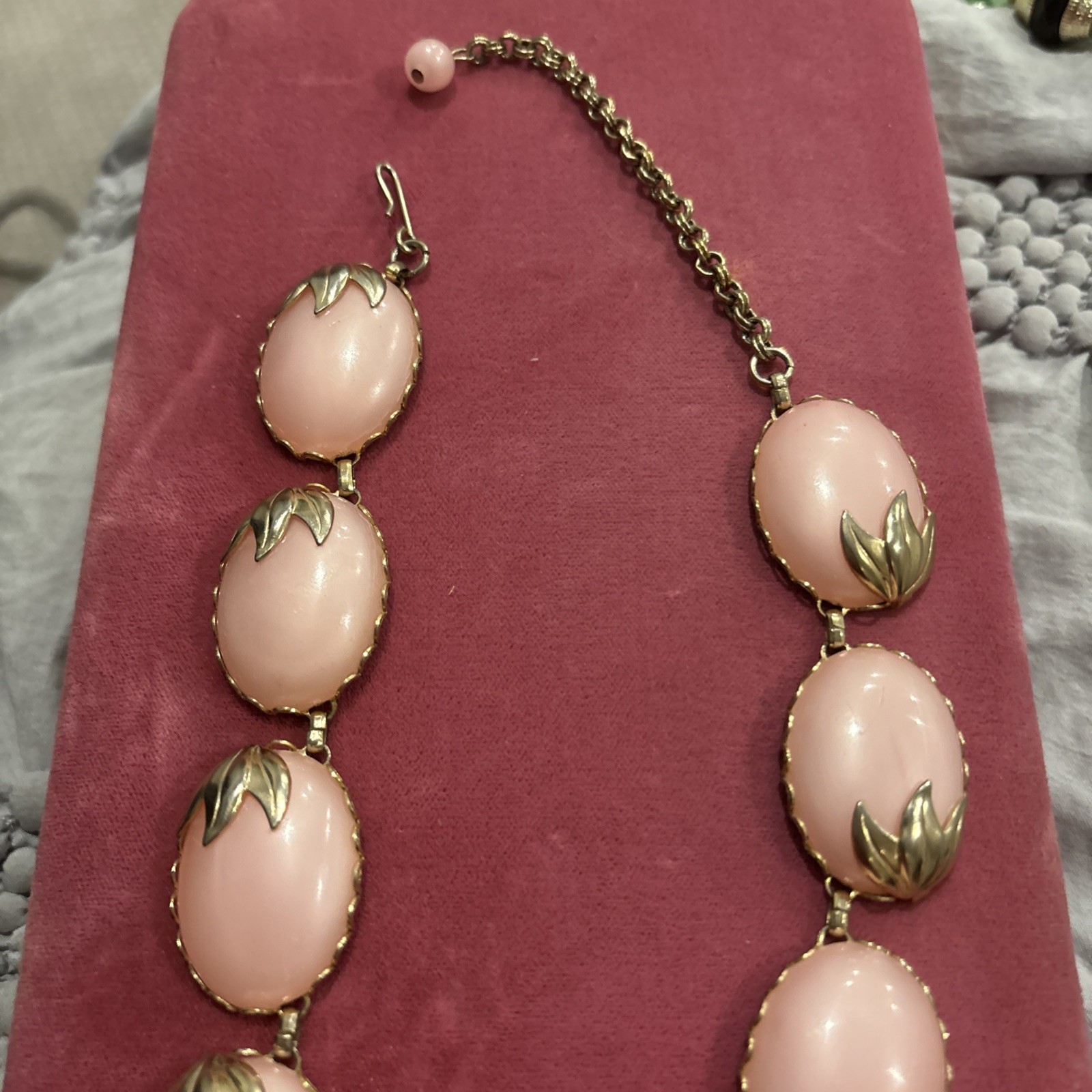 V Elegant Fashion Jewelry Necklace Light Pick 17 Inches Long
