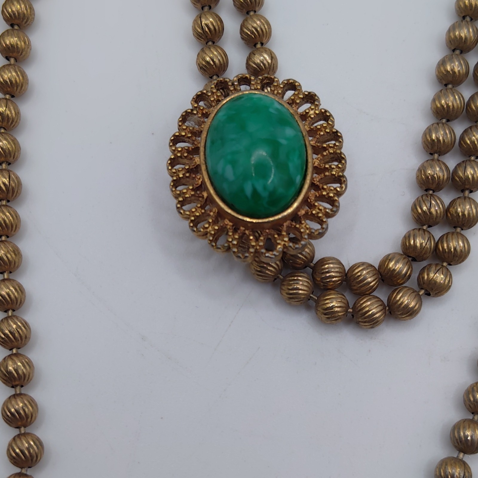 Avon Signed DeLizza & Elster Colab Gold Tone Lariat Necklace ‘Ming Green’ 1970s