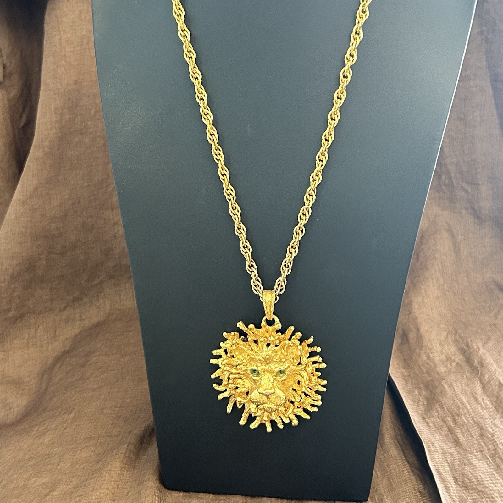 Gold Tone Rope Chain Necklace Lion Head Sunburst Charm Pendant, Spring Ring