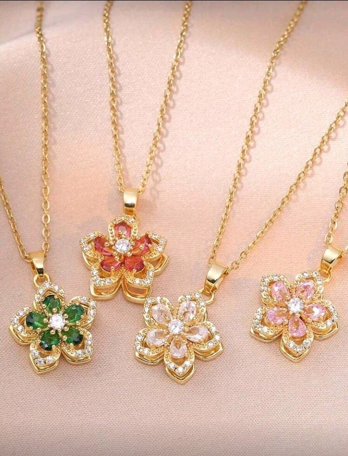 Gold-Plated Copper 5 Leaf Clover Rotating Necklace With White/Colorless Stones