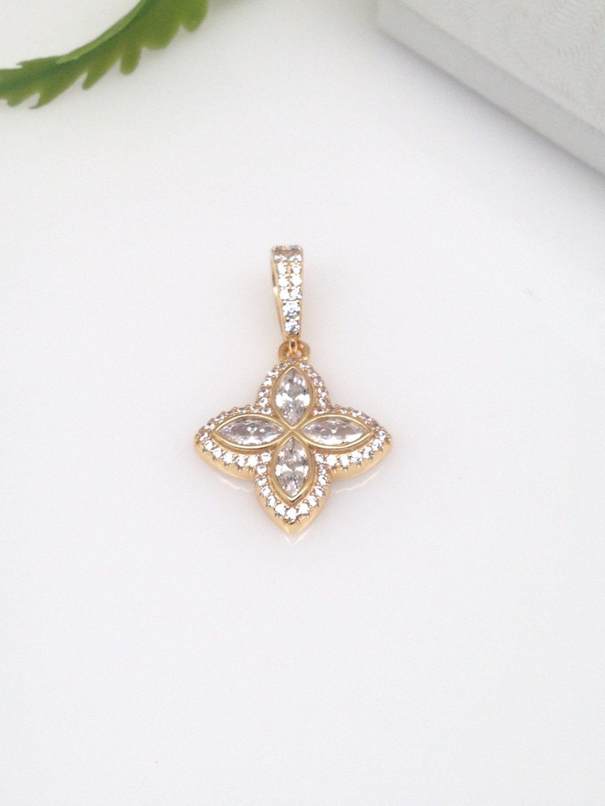 925 Sterling Silver CZ Gold Four Leaf Clover Flower Pendant Women 17mm0.67″/28mm