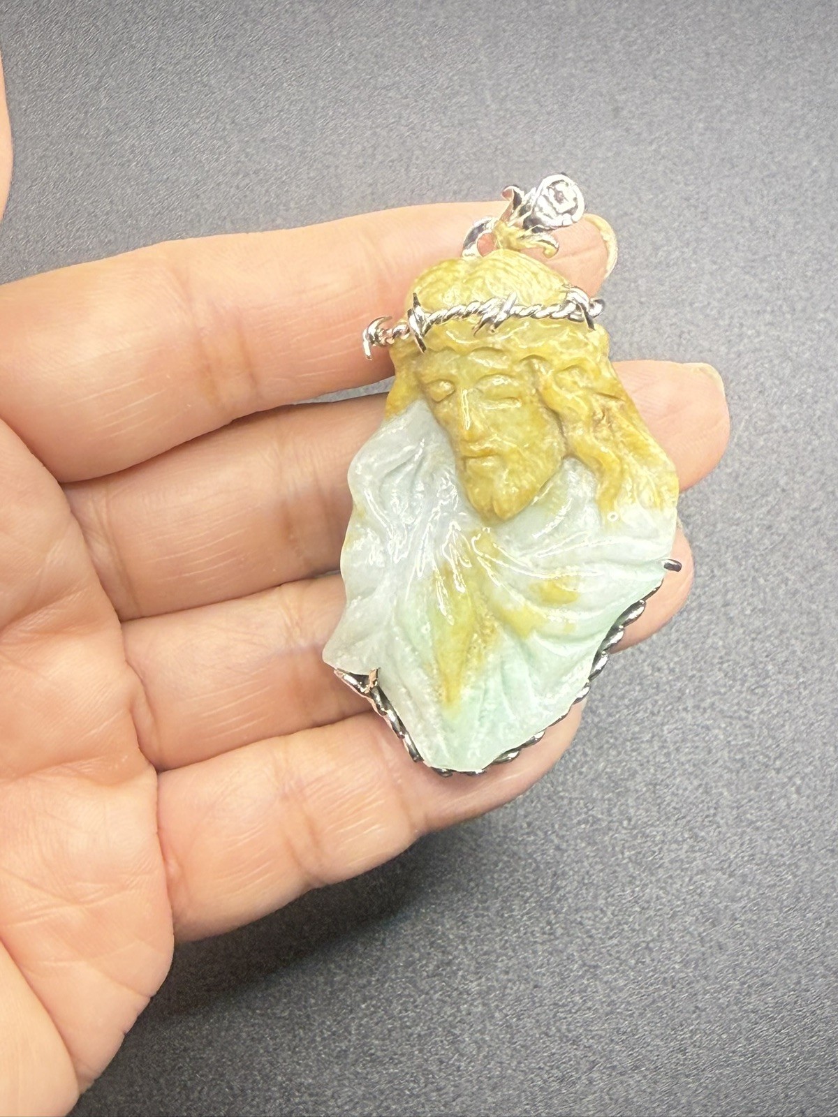 100% Natural Jade Jesus Pendant . 100% Natural Color. Mặt Chúa