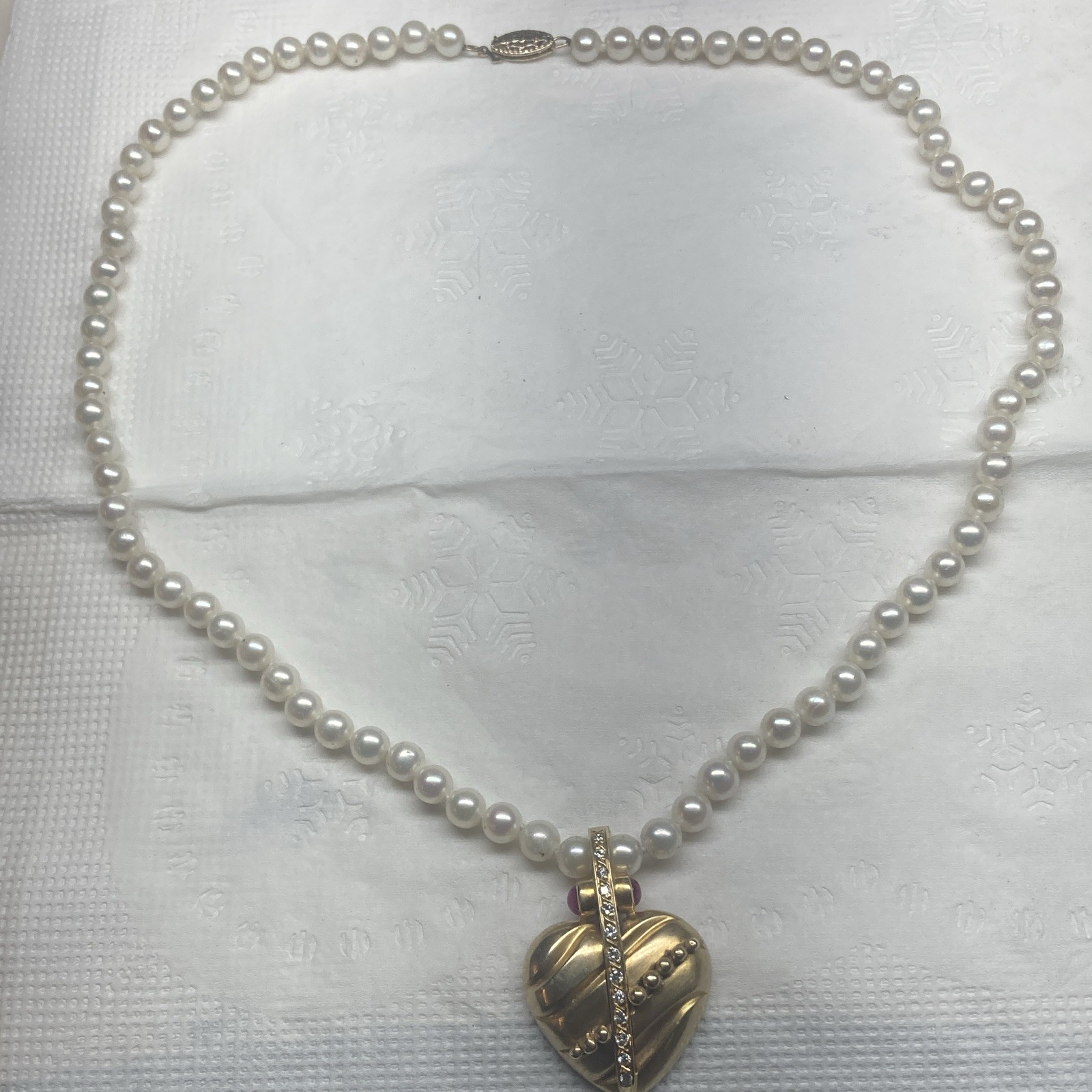 Pearl Beaded Necklace Heart Charm Gold Pendant 13 diamonds 0,26 ct 2 Ruby 4mm