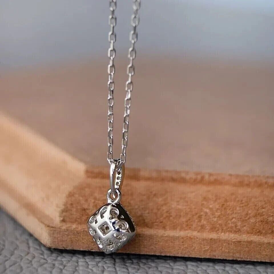 Round Cut Simulated Diamond Women’s Stunning Pendant In 14k White Gold Plated