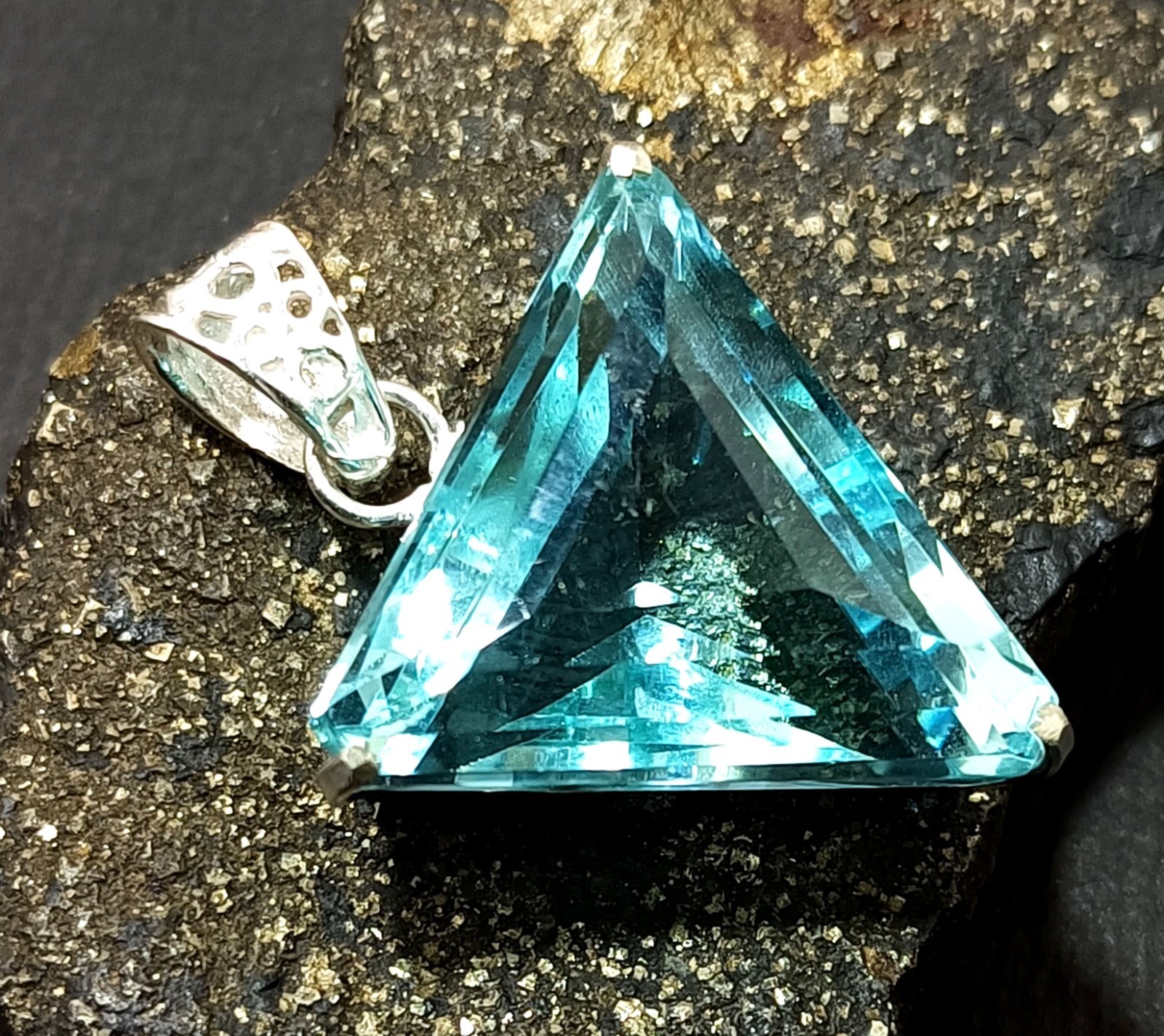 62.9Ct Trillion Aquamarine Natural Topaz 925 Solid Silver Pendant Loose Gemstone
