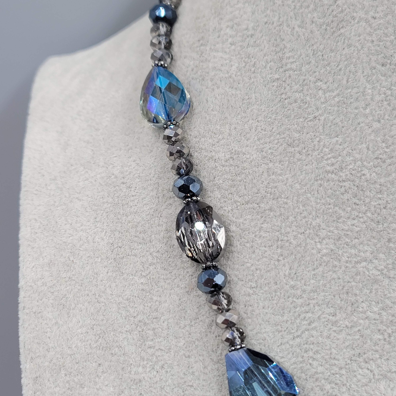 Purple Blue Crystal Bead Necklace Silver tone Sparkle! 18″ – 20″