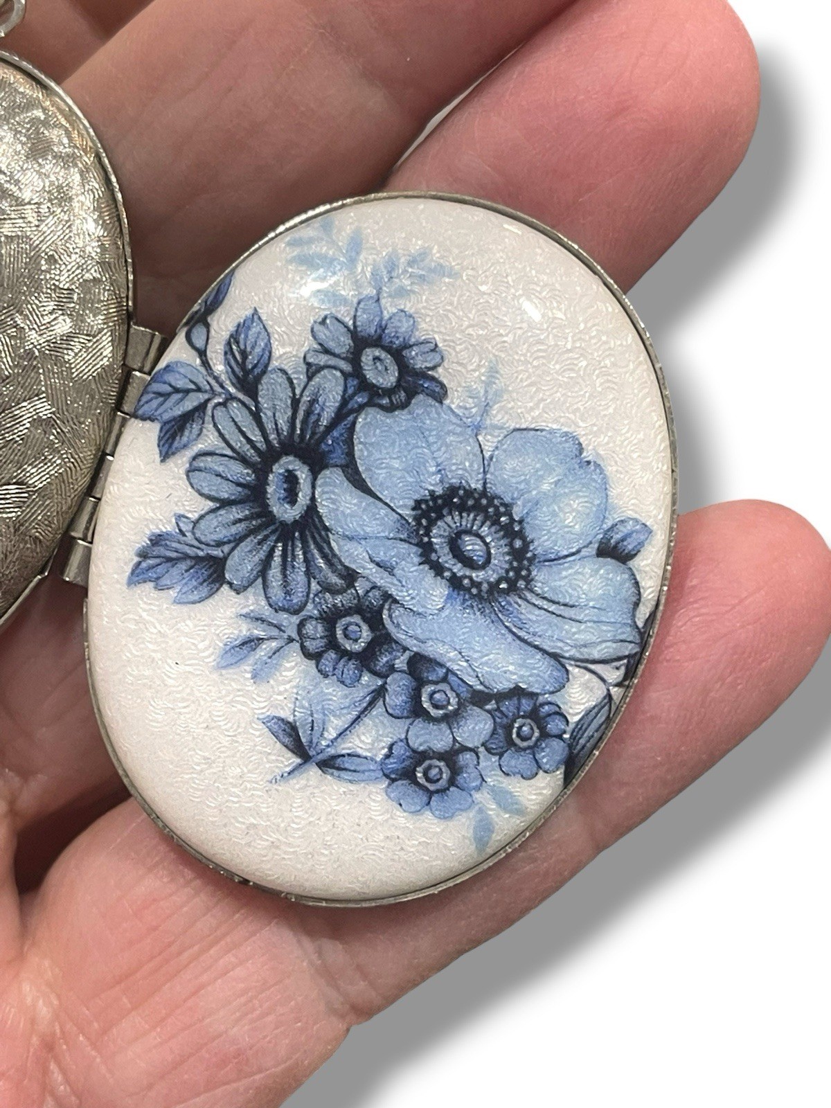 Porcelain Photo Locket Necklace Anemone Wildflowers Vtg 24” Chain Silver Tone