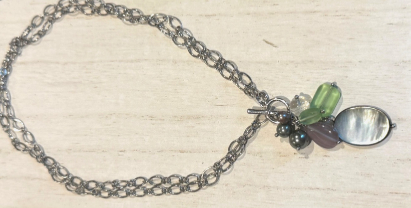 Lia Sophia Pistachio Cluster Necklace Mother of Pearl Glass Beads Excellent Cond