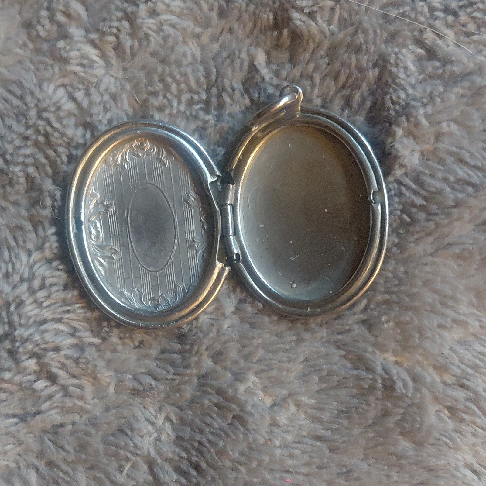 Silver Tone Oval Floral Etched Photo Locket Pure Sterling Silver