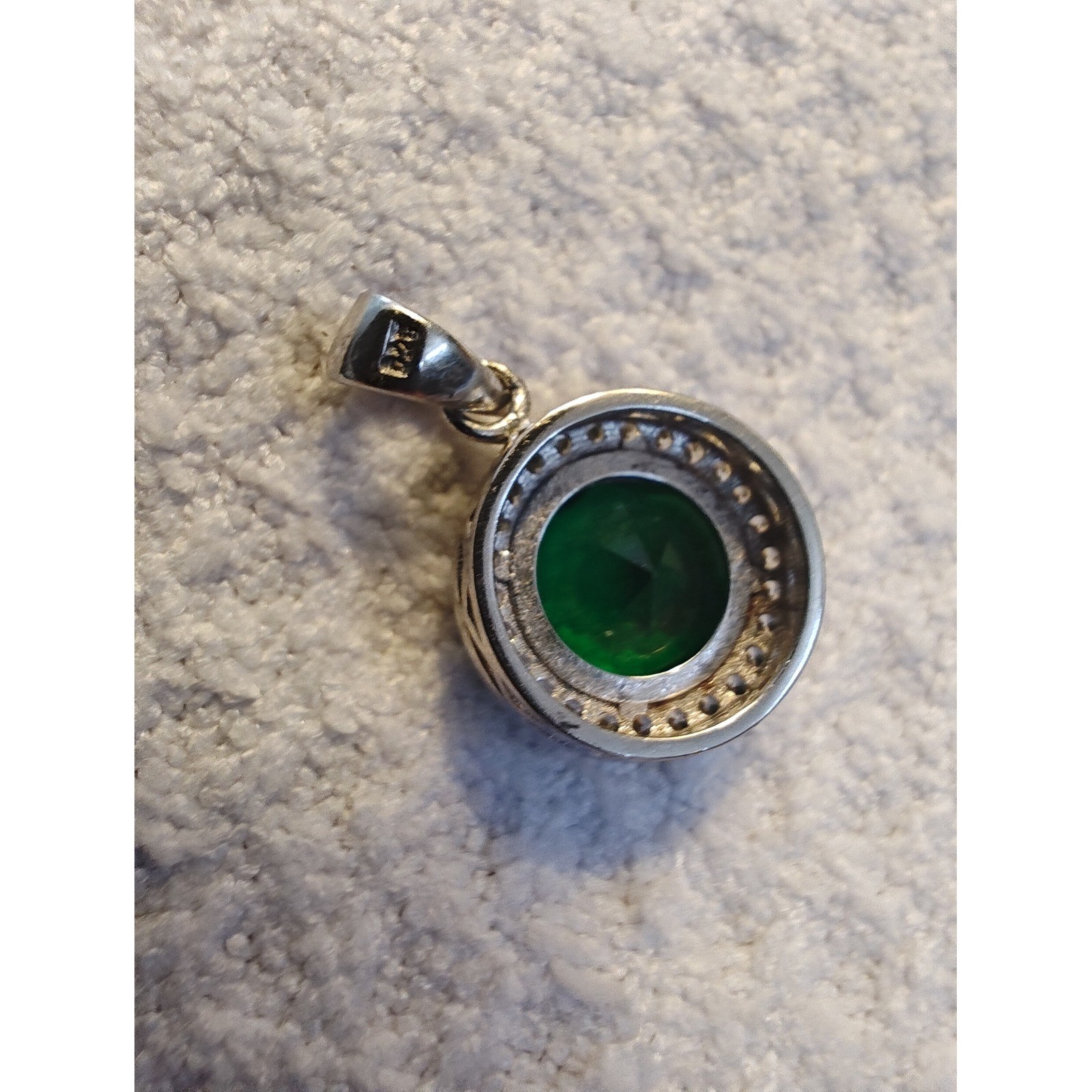 Pendant Green Silver Round Halo