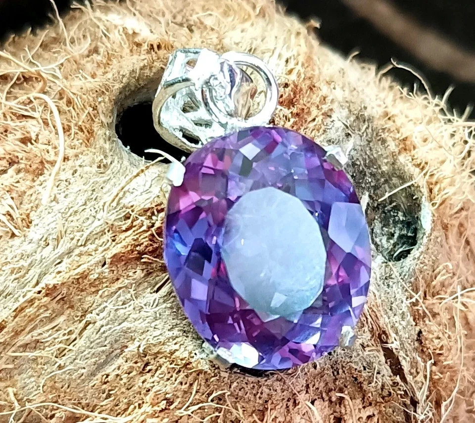 Natural Alexandrite Pendant Bi-Color Gemston,925 Sterling Silver Pendant 28 Ct