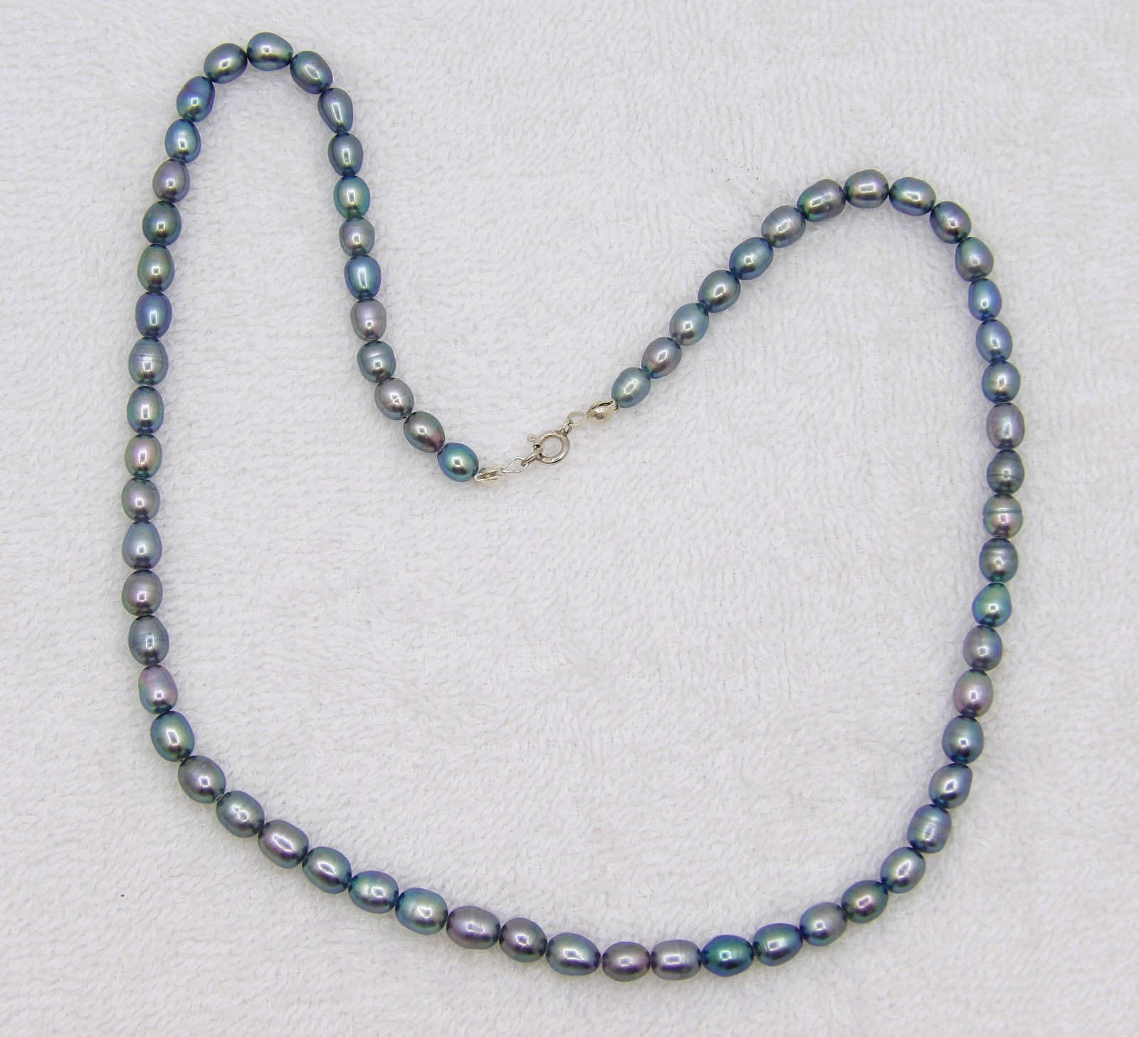 19 inches long Genuine Grayish Green Rice Freshwater Pearl Necklace NK824