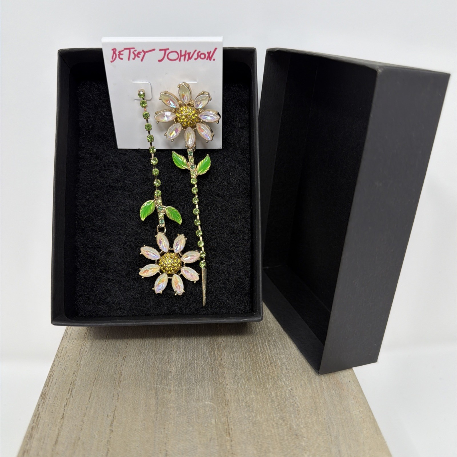 Betsey Johnson Daisy Mismatch Earrings Iridescent Rhinestone Gold Tone Flower