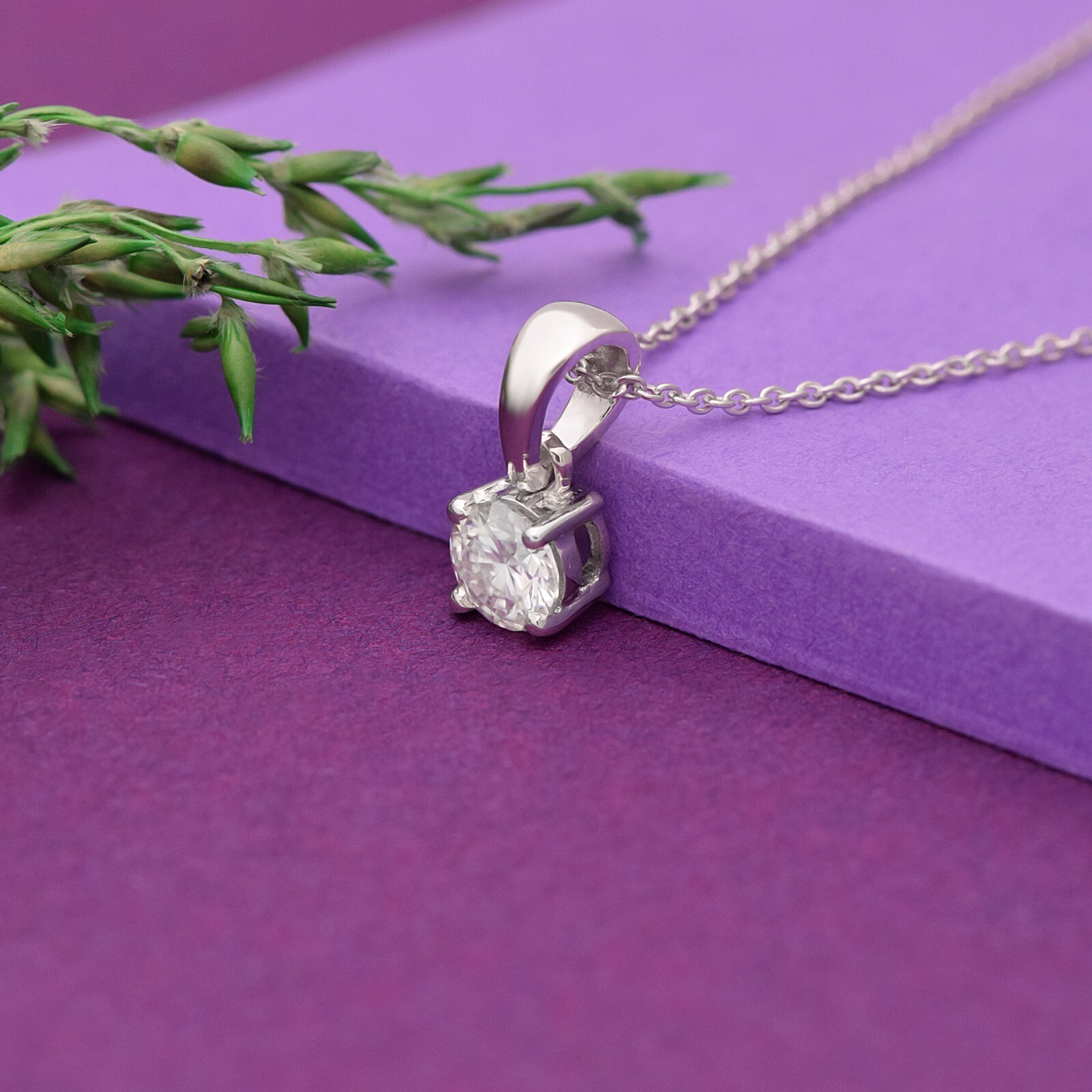 Amezing Round Cut Simulated Diamond Solitaire Pendant In 14K White Gold Plated