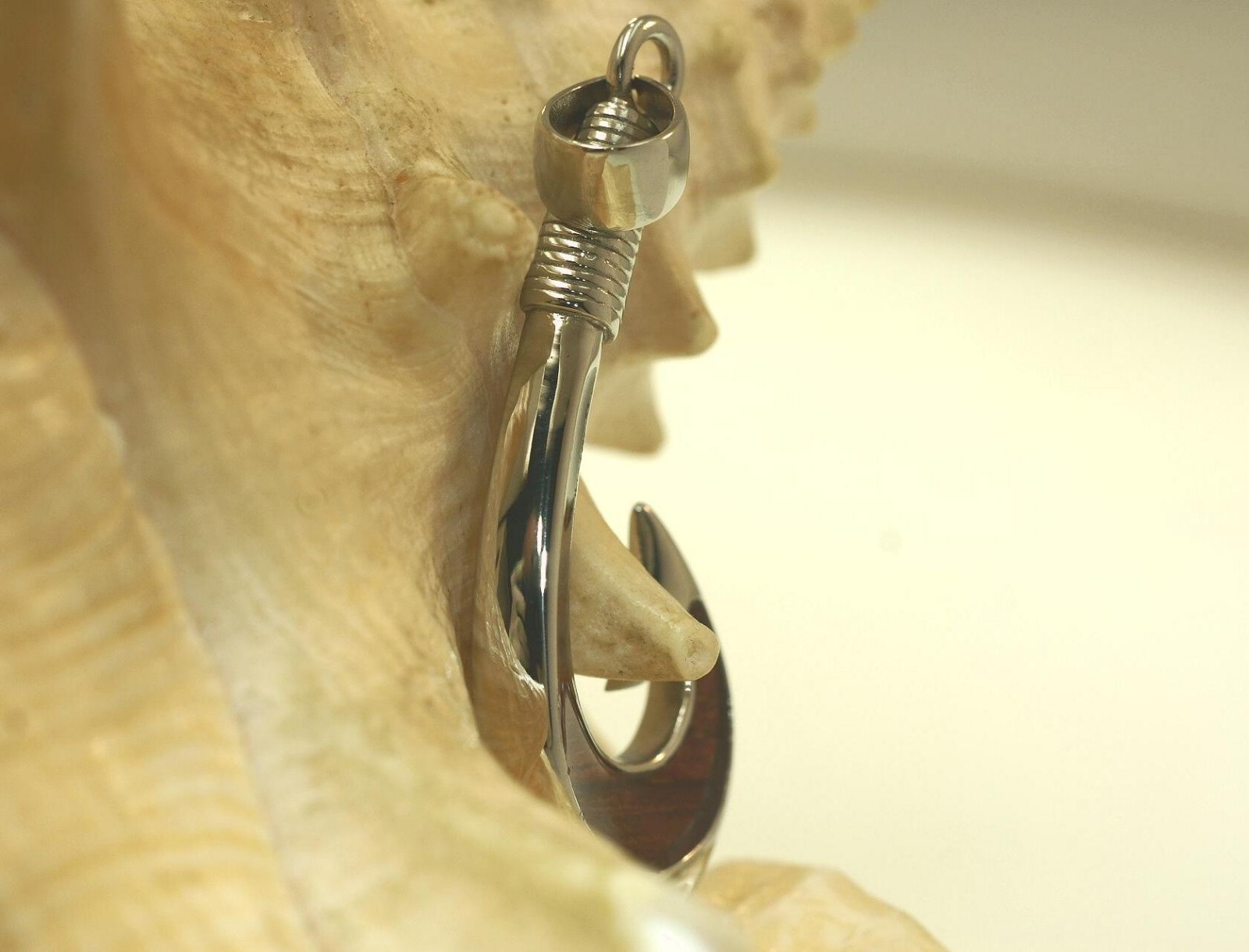23MM SOLID TUNGSTEN GENUINE INLAID KOA WOOD HAWAIIAN MAKAU FISH HOOK PENDANT LF